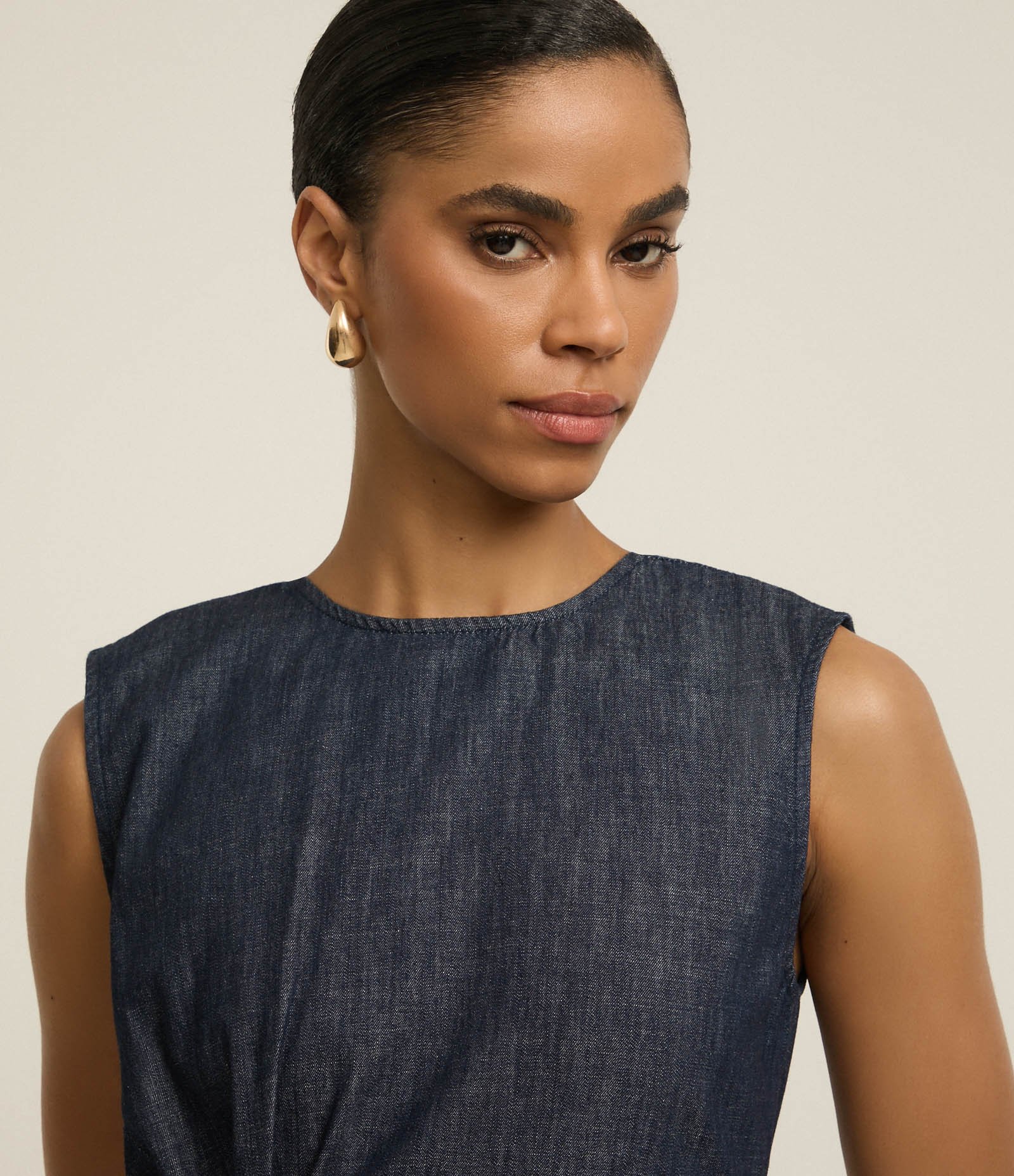 Vestido Long Midi em Jeans Sem Manga com Drapeado Azul 4