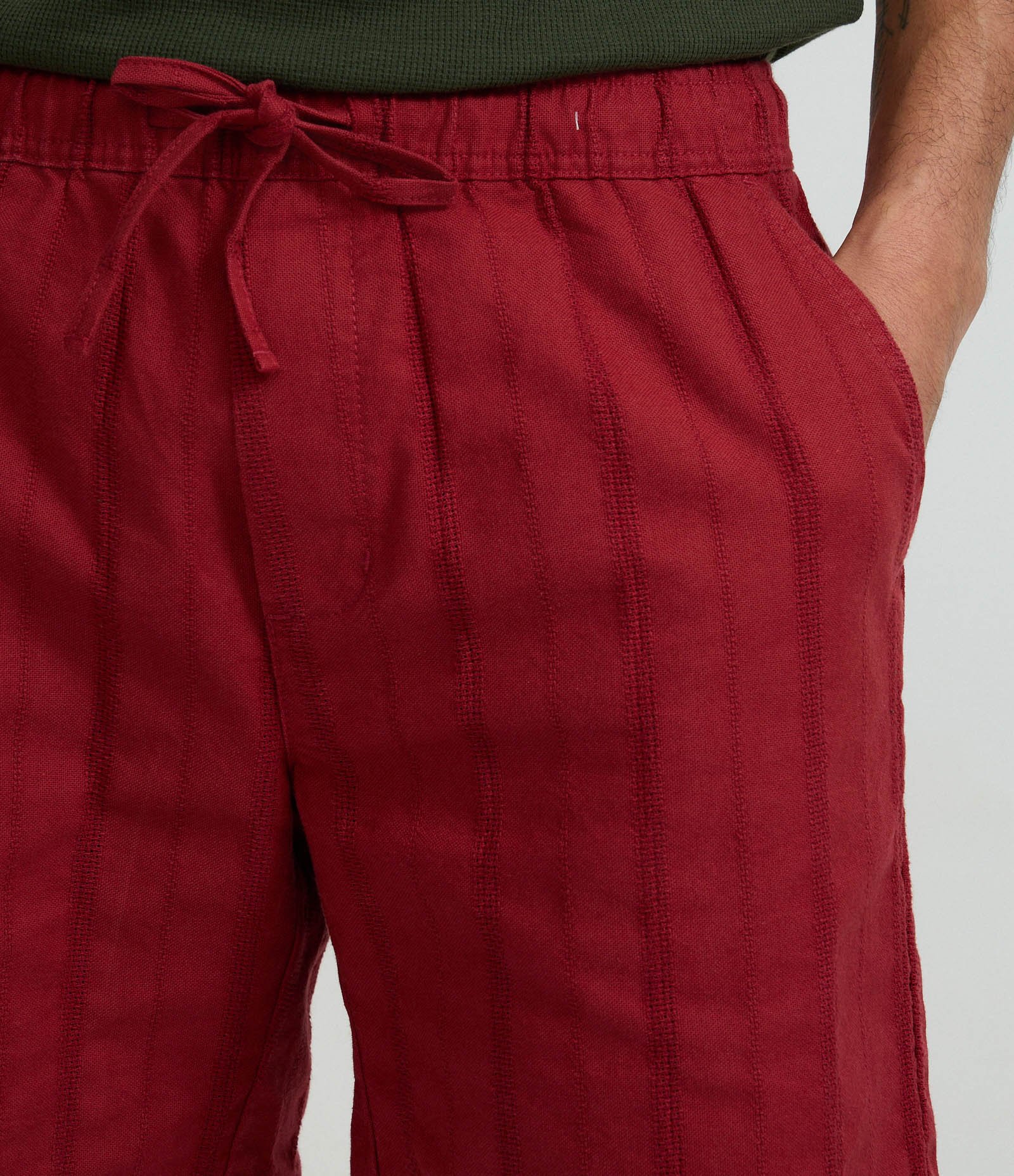 Bermuda Reta Texturizada com Cós Elástico Vermelho 4
