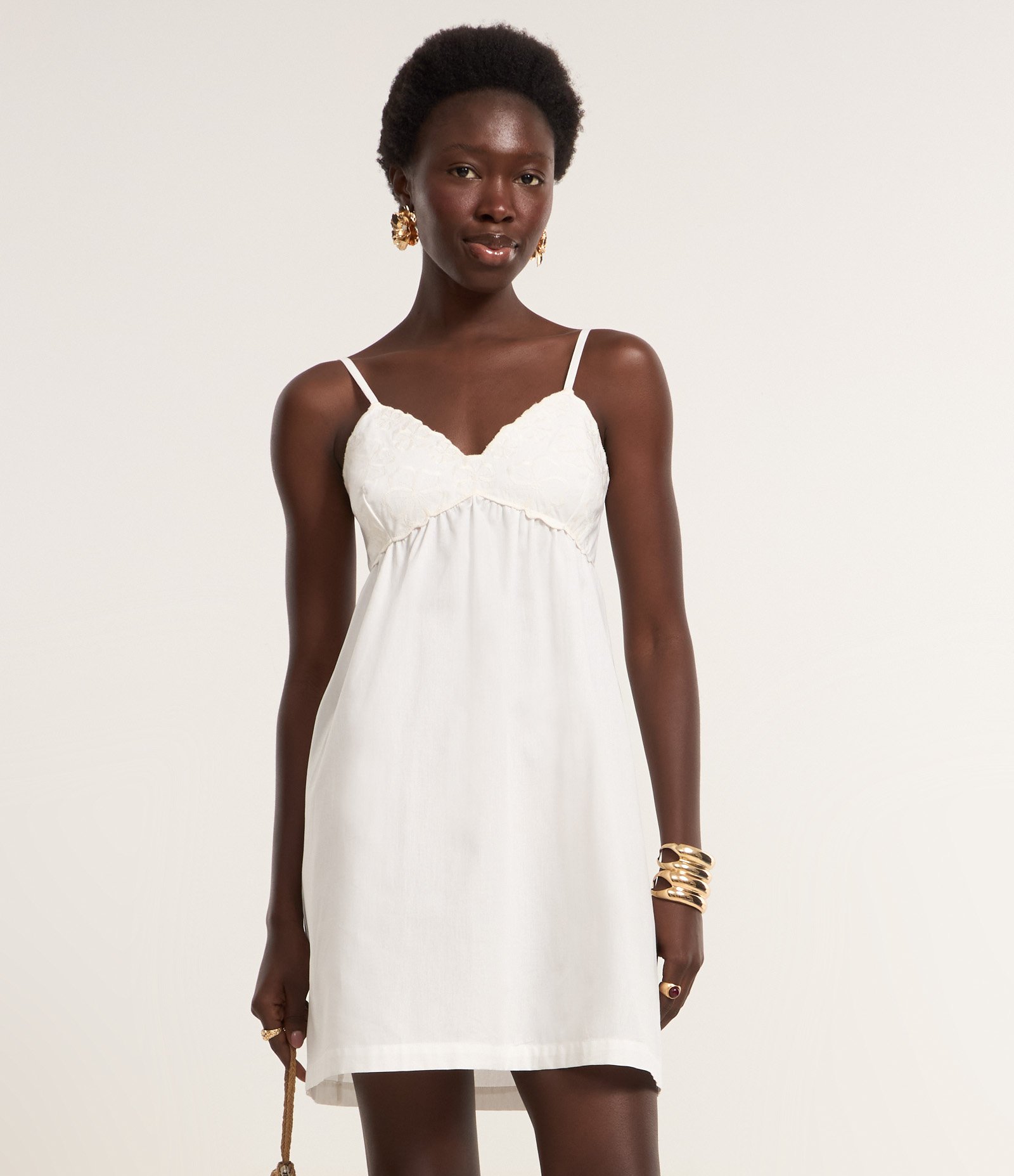 Vestido Curto em Tricoline com Busto Bordado de Flores Branco 1