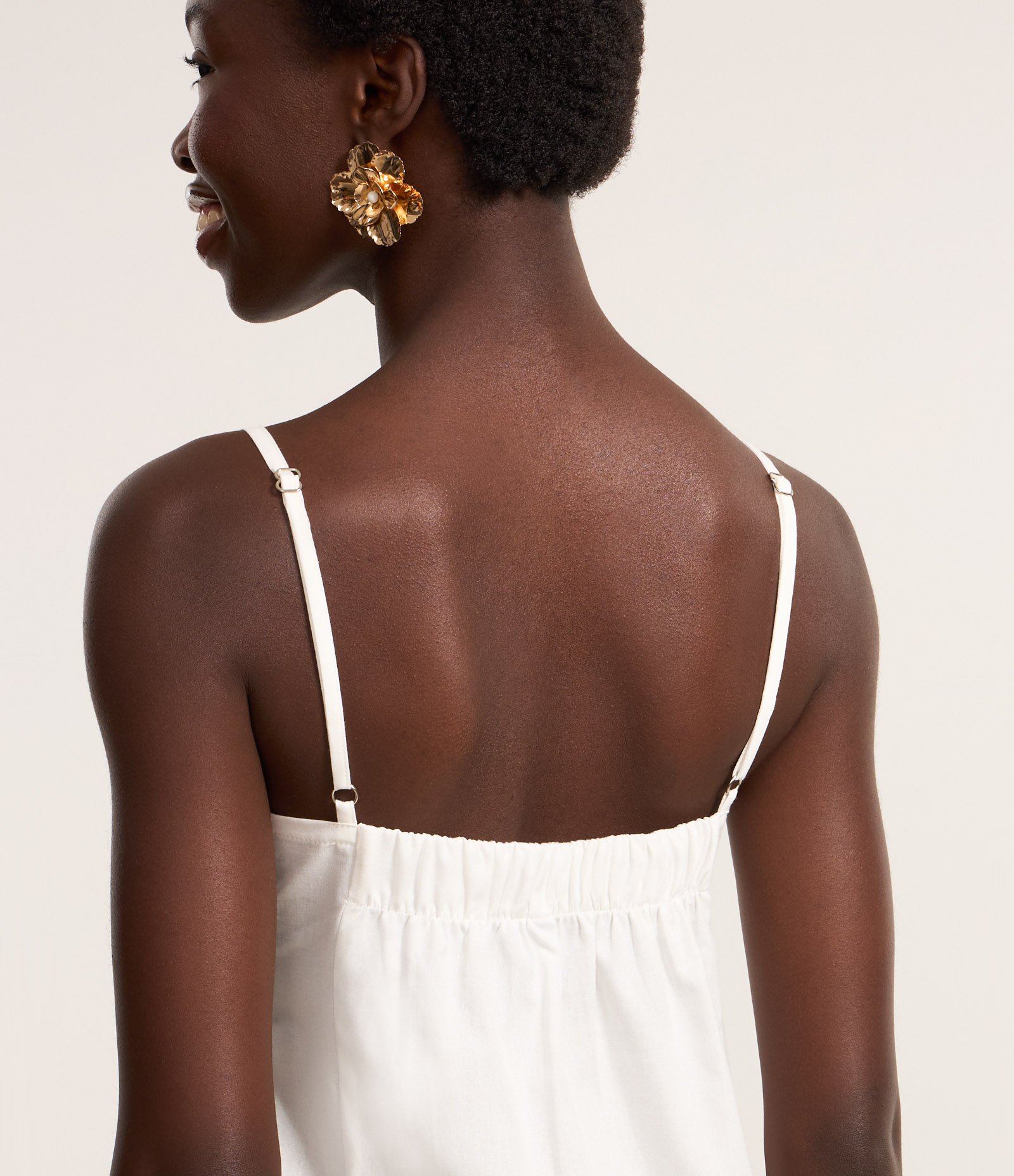 Vestido Curto em Tricoline com Busto Bordado de Flores Branco 4