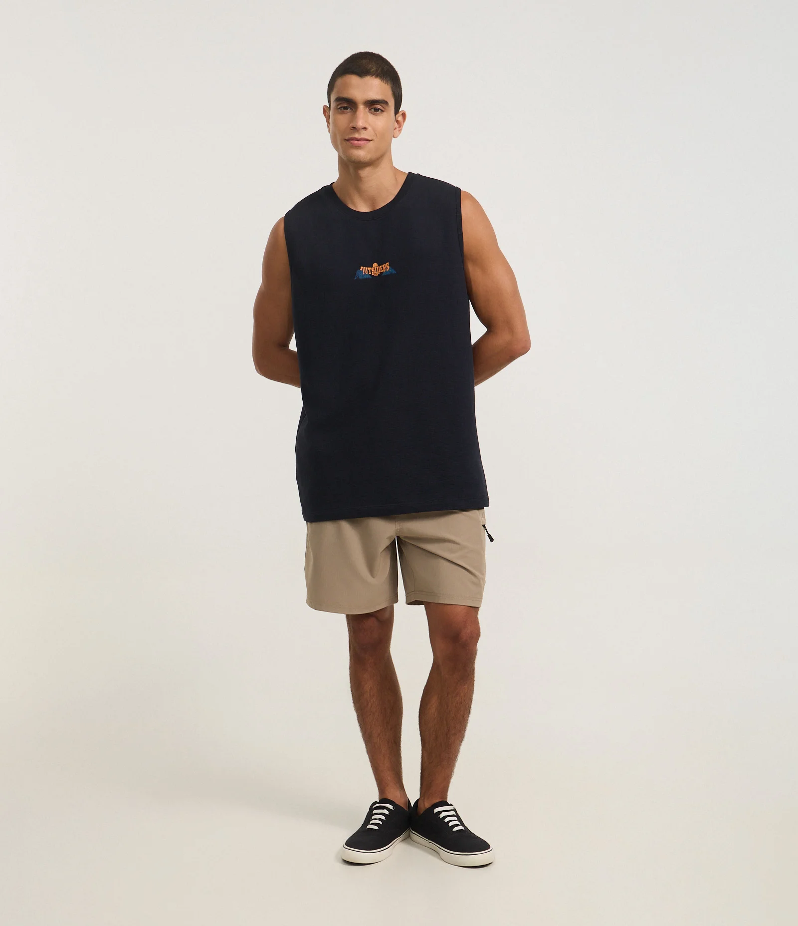 Regata Comfort em Algodão com Estampa Lettering  Outsiders Texturizada Preto 2