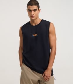 Regata Comfort em Algodão com Estampa Lettering  Outsiders Texturizada