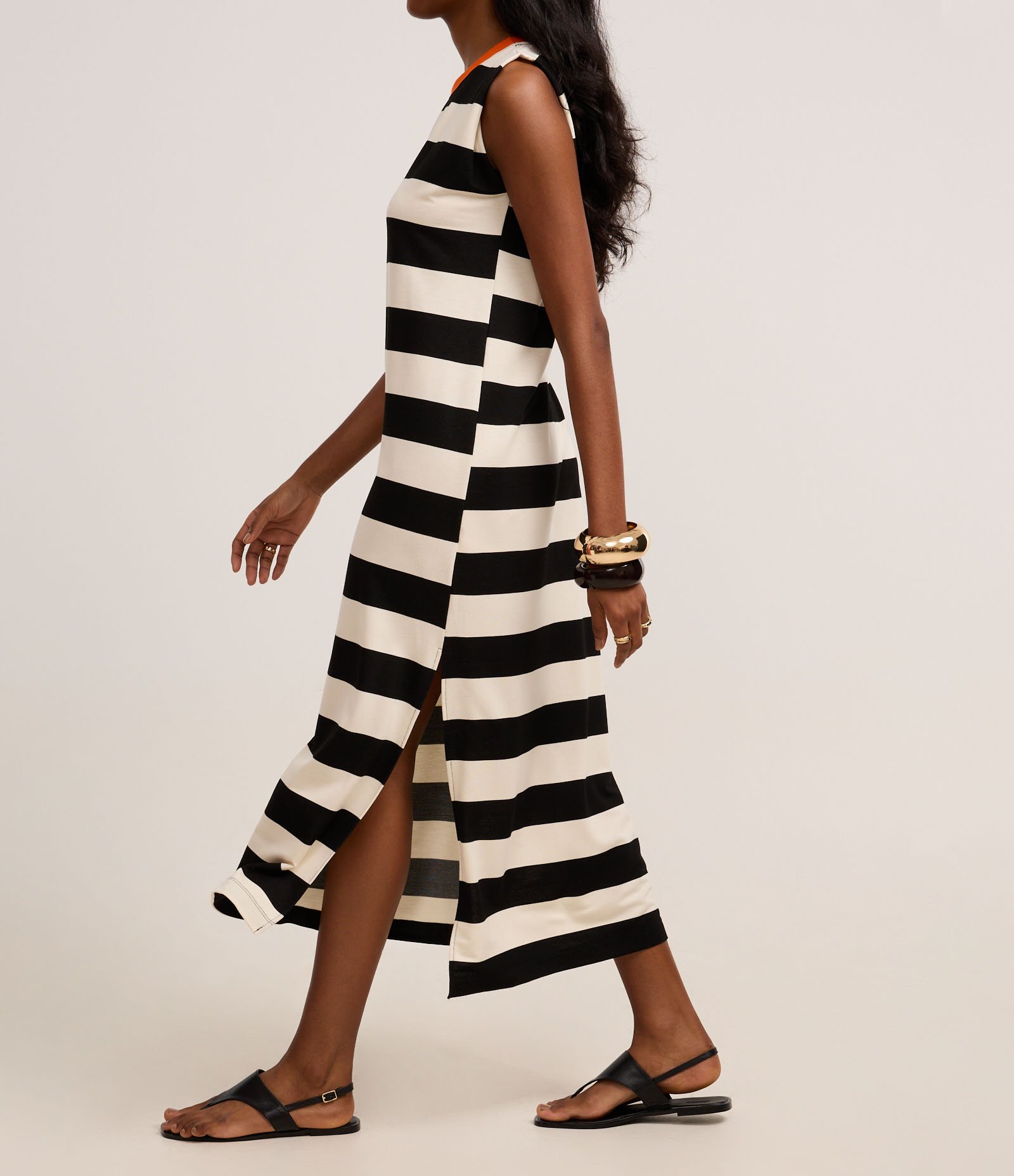 Vestido T-Shirt Listrado em Moletom com Gola Redonda Preto/Branco 4