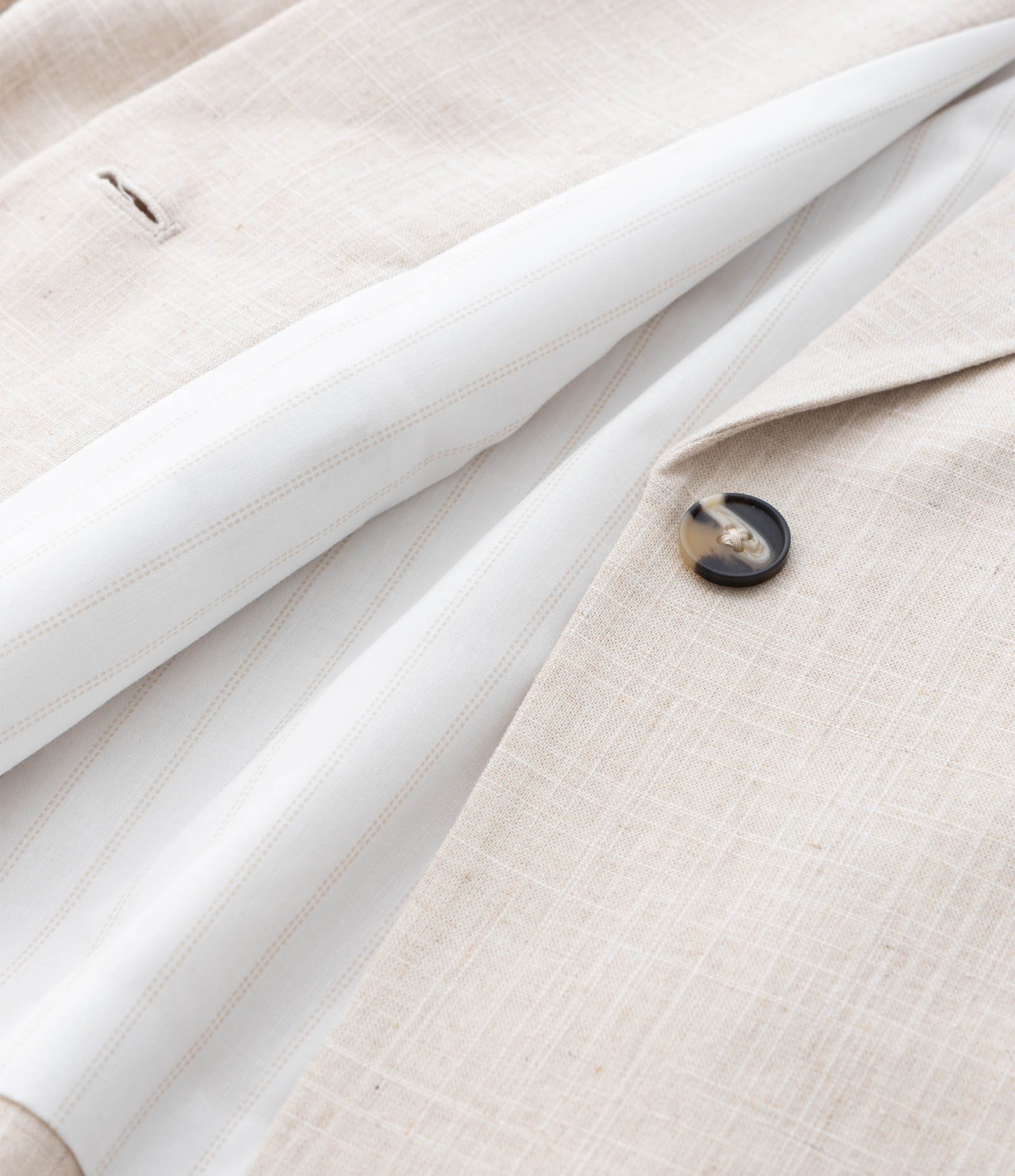 Blazer Regular em Viscolinho com Botão Único e Forro Listrado Curve & Plus Size Bege 4