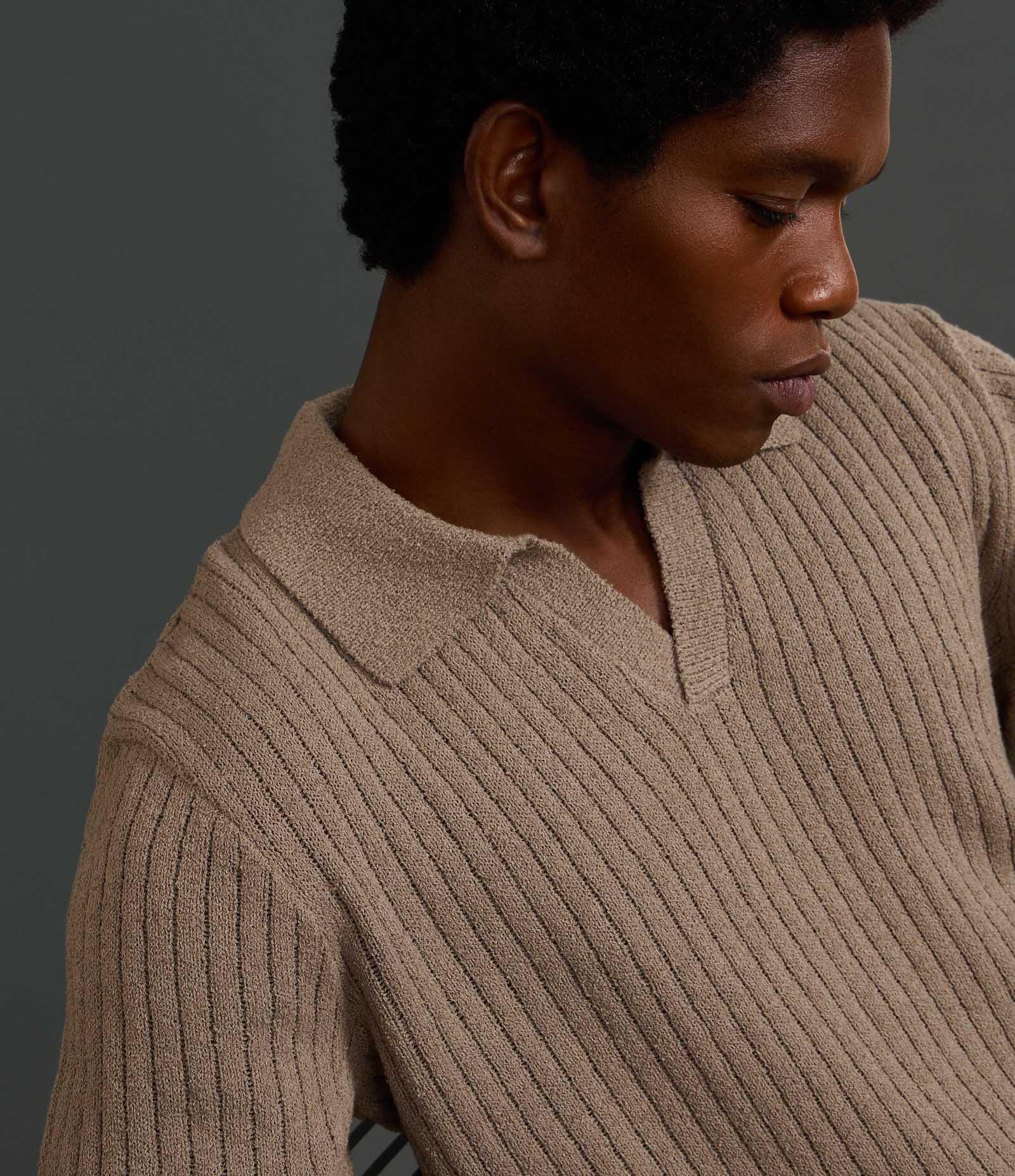 Camisa Polo Comfort em Tricô com Gola V e Texturizada Marrom 3