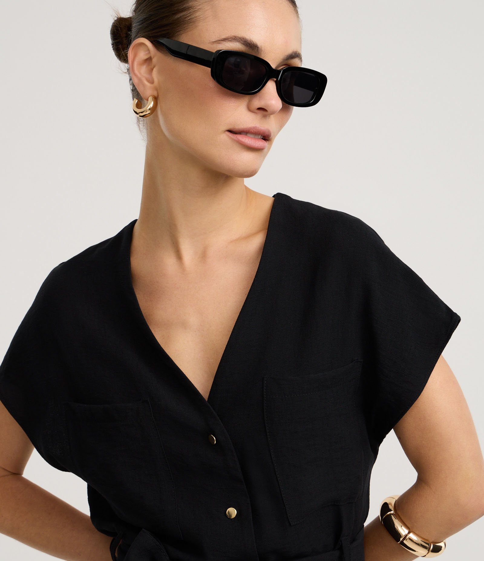 Blusa em Viscose com Decote V e Cinto Amaração Preto 3