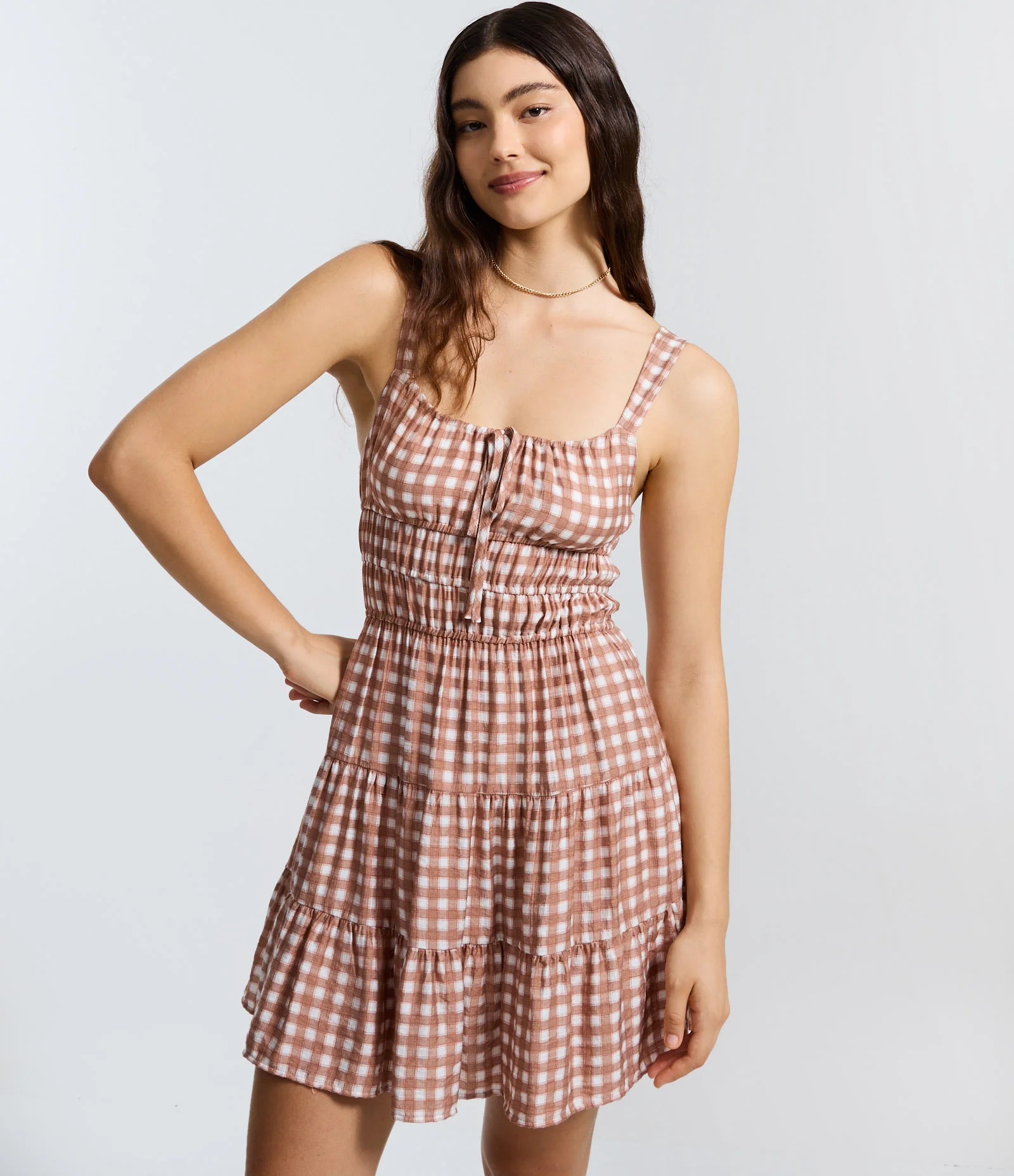 Vestido Curto Evasê em Viscose e Estampa Xadrez Vichy Marrom 1