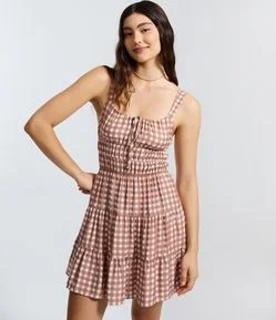 Vestido Curto Evasê em Viscose e Estampa Xadrez Vichy