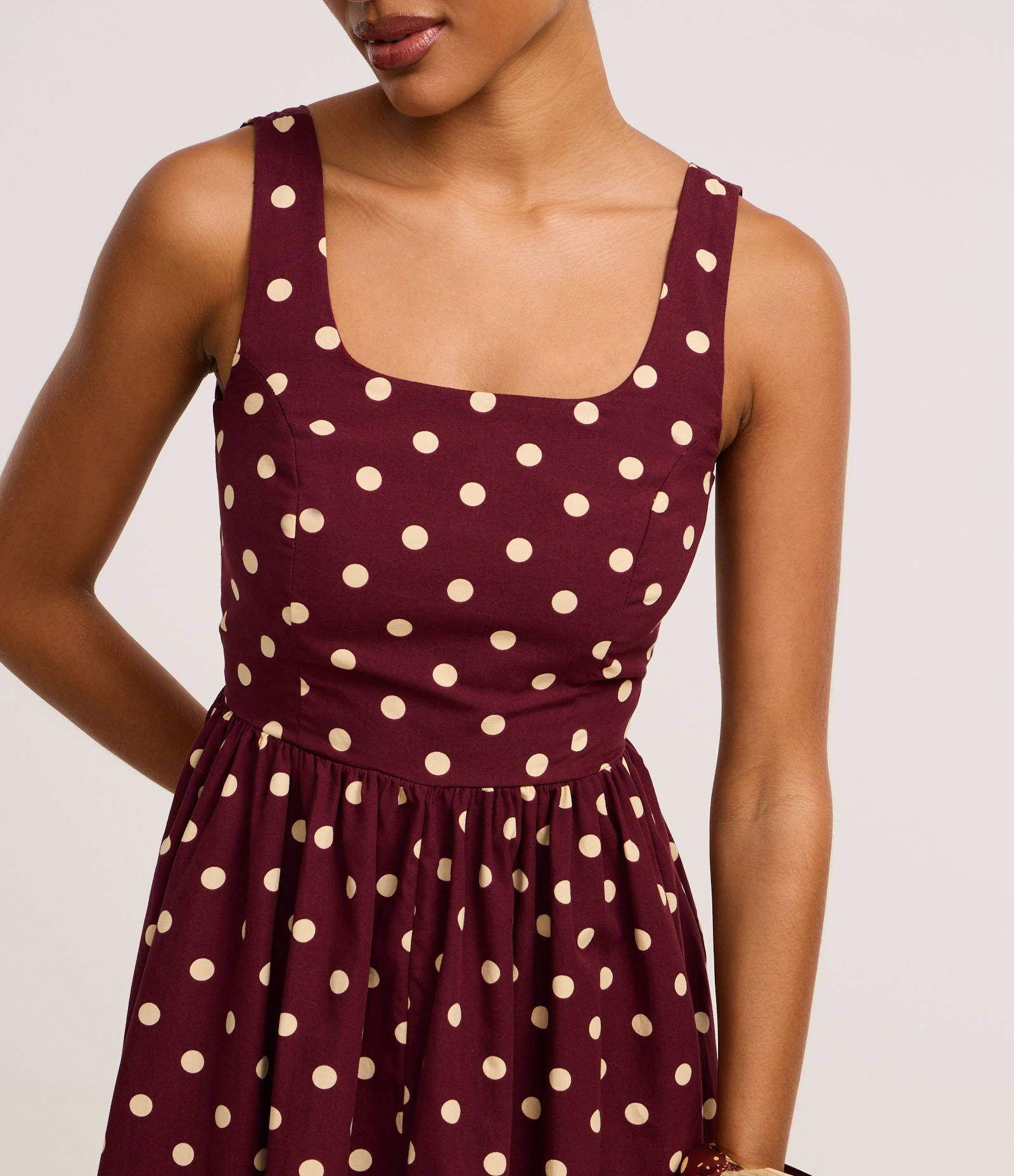 Vestido Evasê Midi em Tricoline com Estampa Poá Bordô/Bege 4