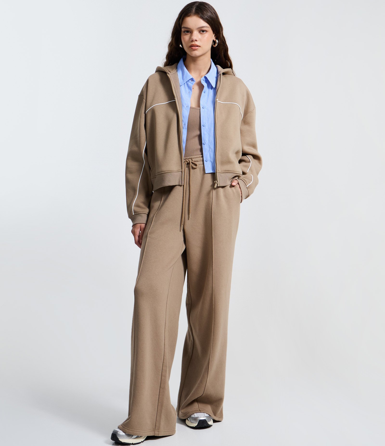 Casaco em Microfibra com Capuz e Pipping Contrastante Bege 2