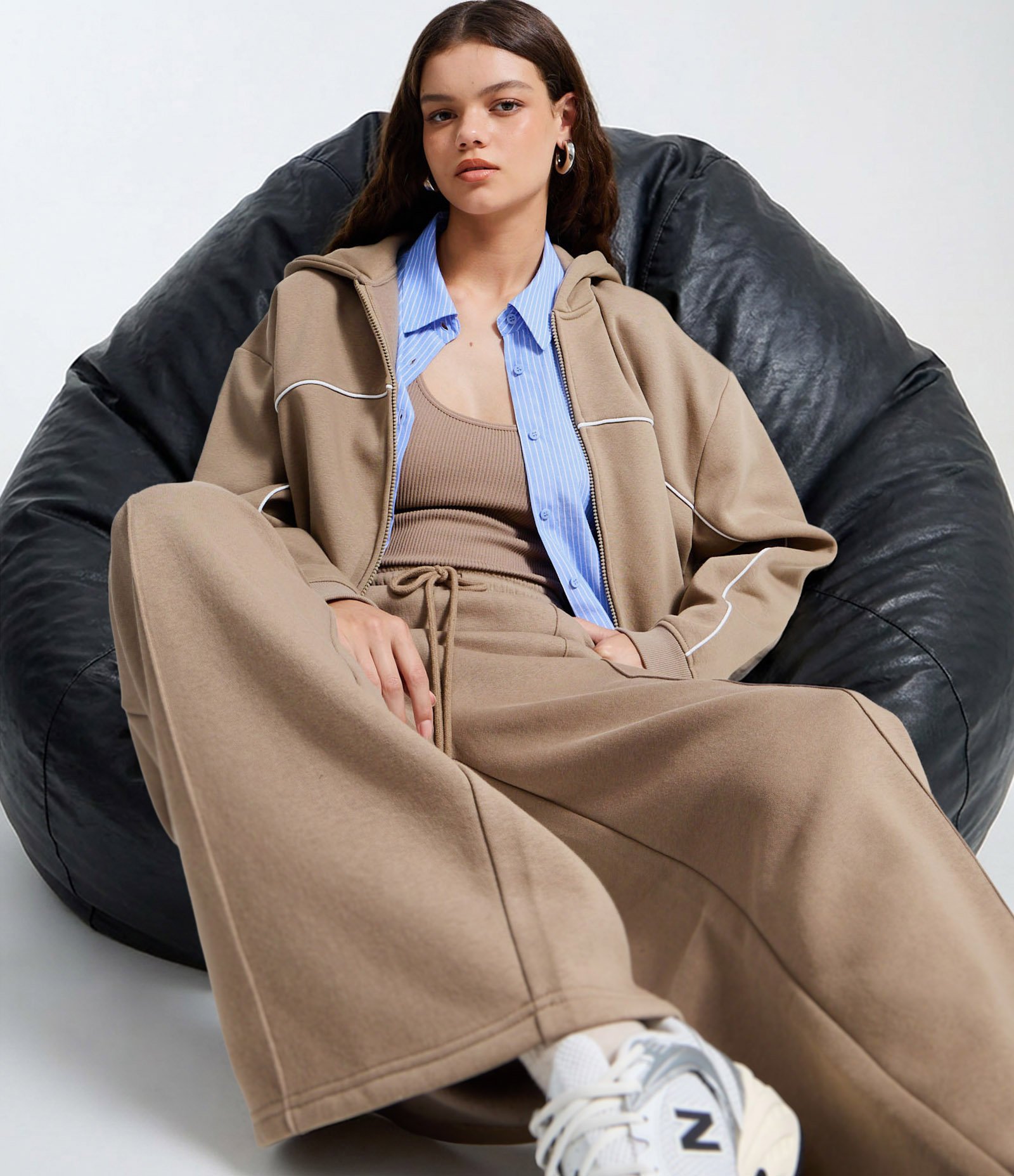 Casaco em Microfibra com Capuz e Pipping Contrastante Bege 4