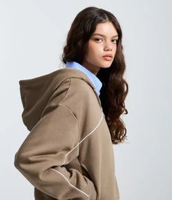 Casaco em Microfibra com Capuz e Pipping Contrastante