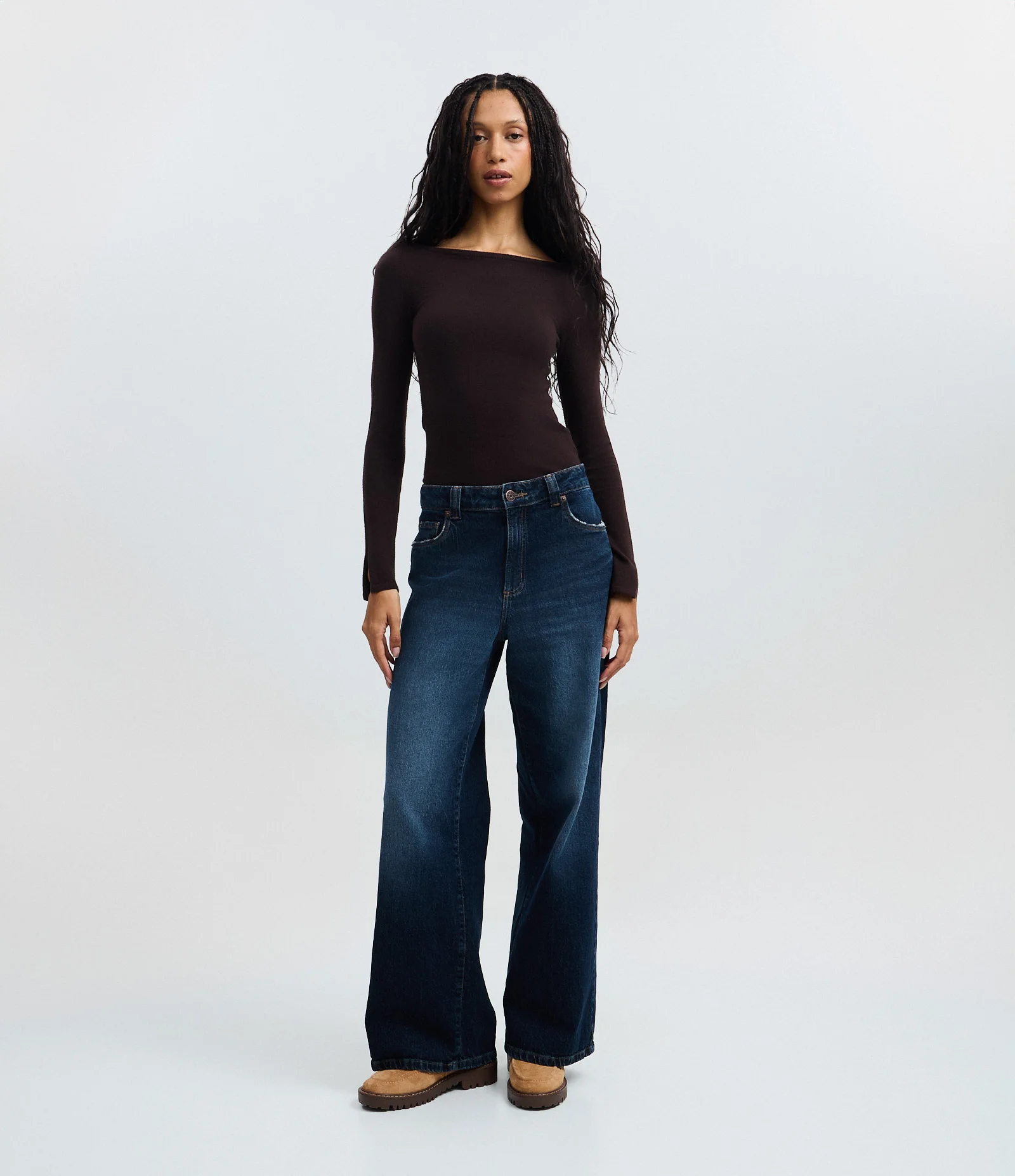 Sueter Tricô em Viscose com Decote Canoa Marrom Escuro 2