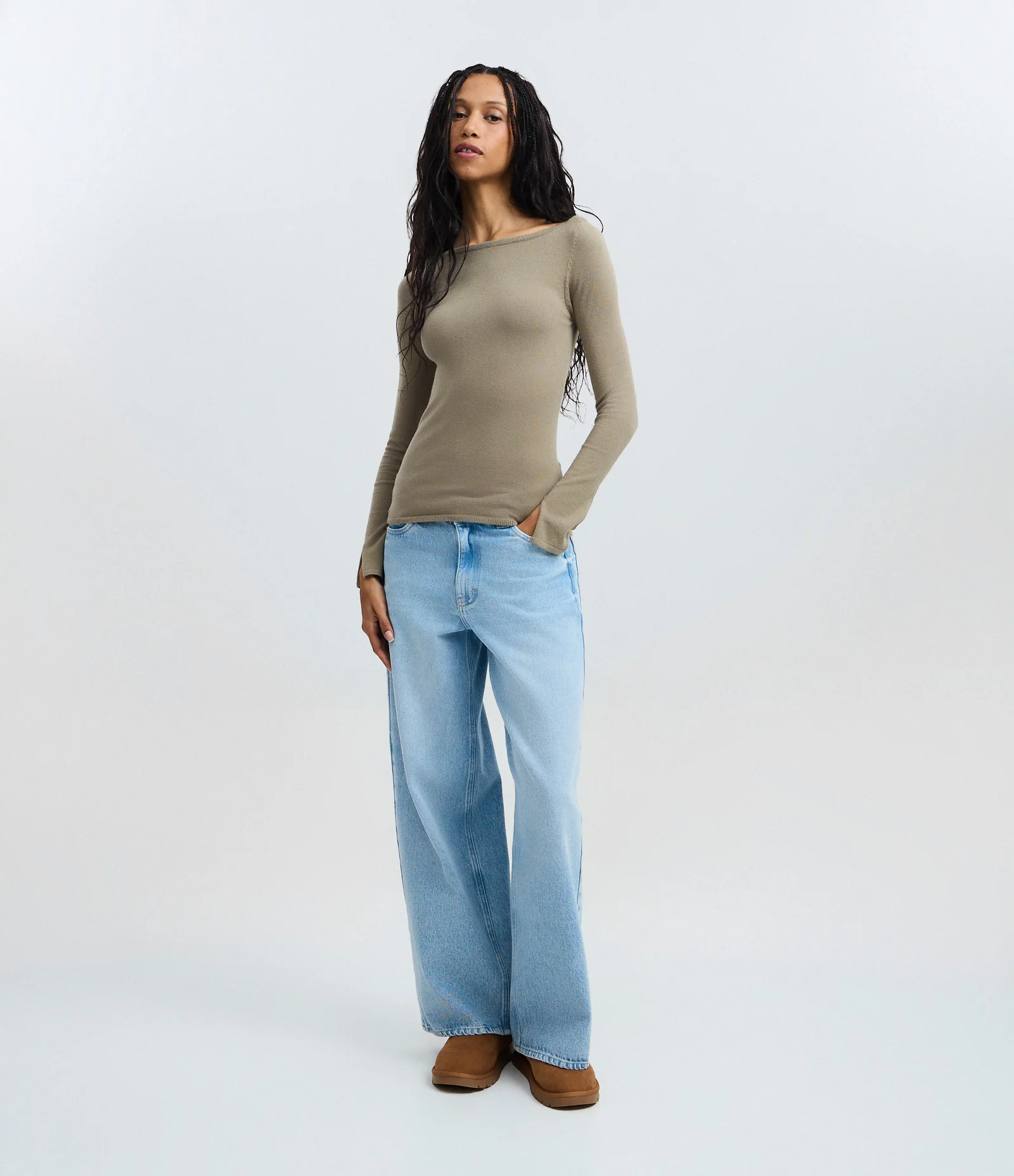 Sueter Tricô em Viscose com Decote Canoa Bege 2