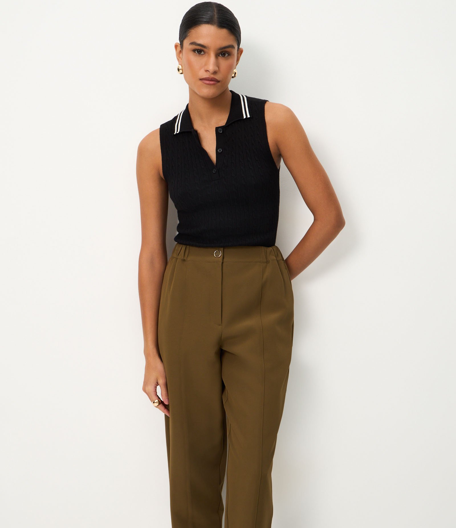 Calça Cenoura em Crepe com Cós de Elástico Verde 2