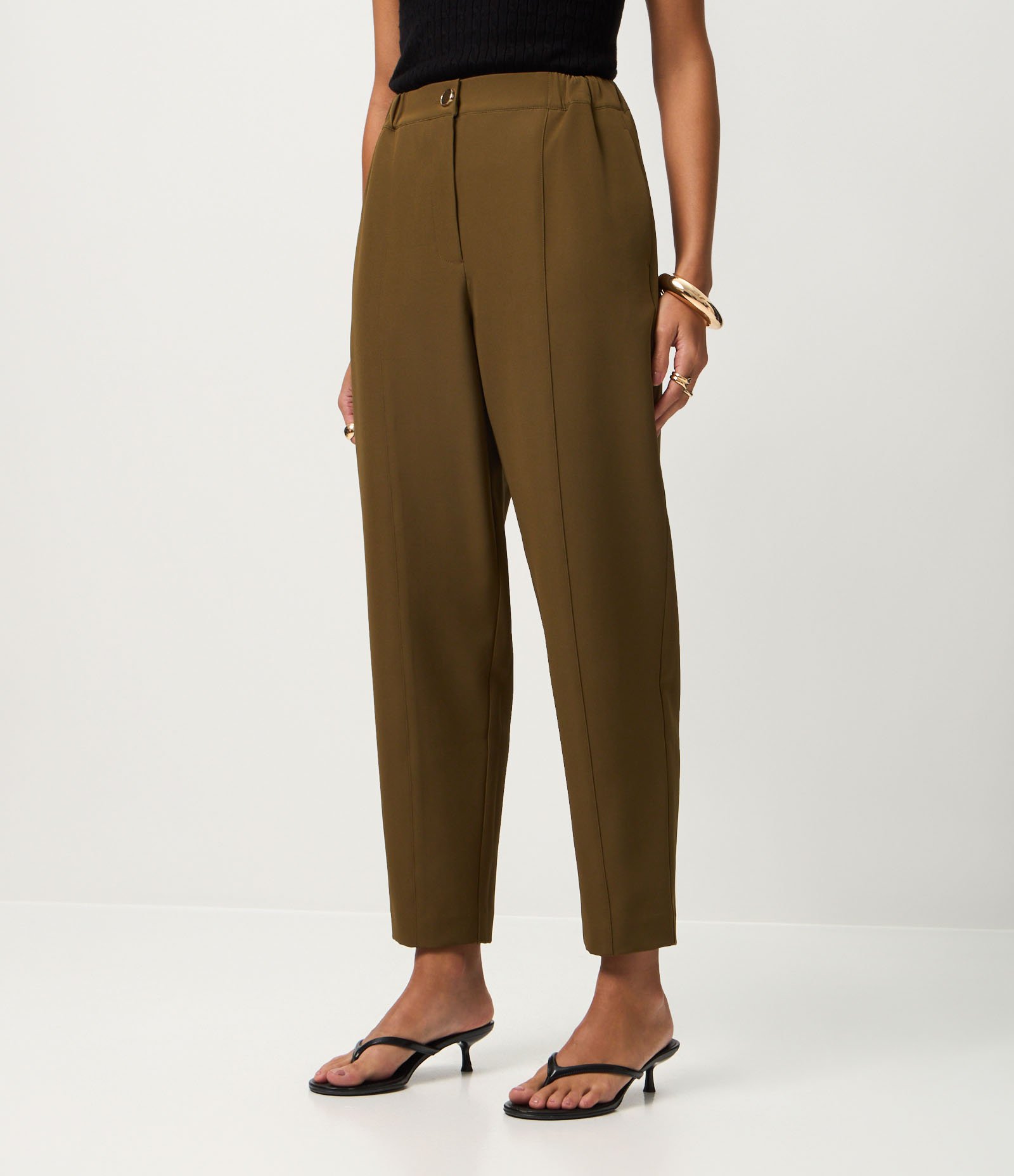 Calça Cenoura em Crepe com Cós de Elástico Verde 4