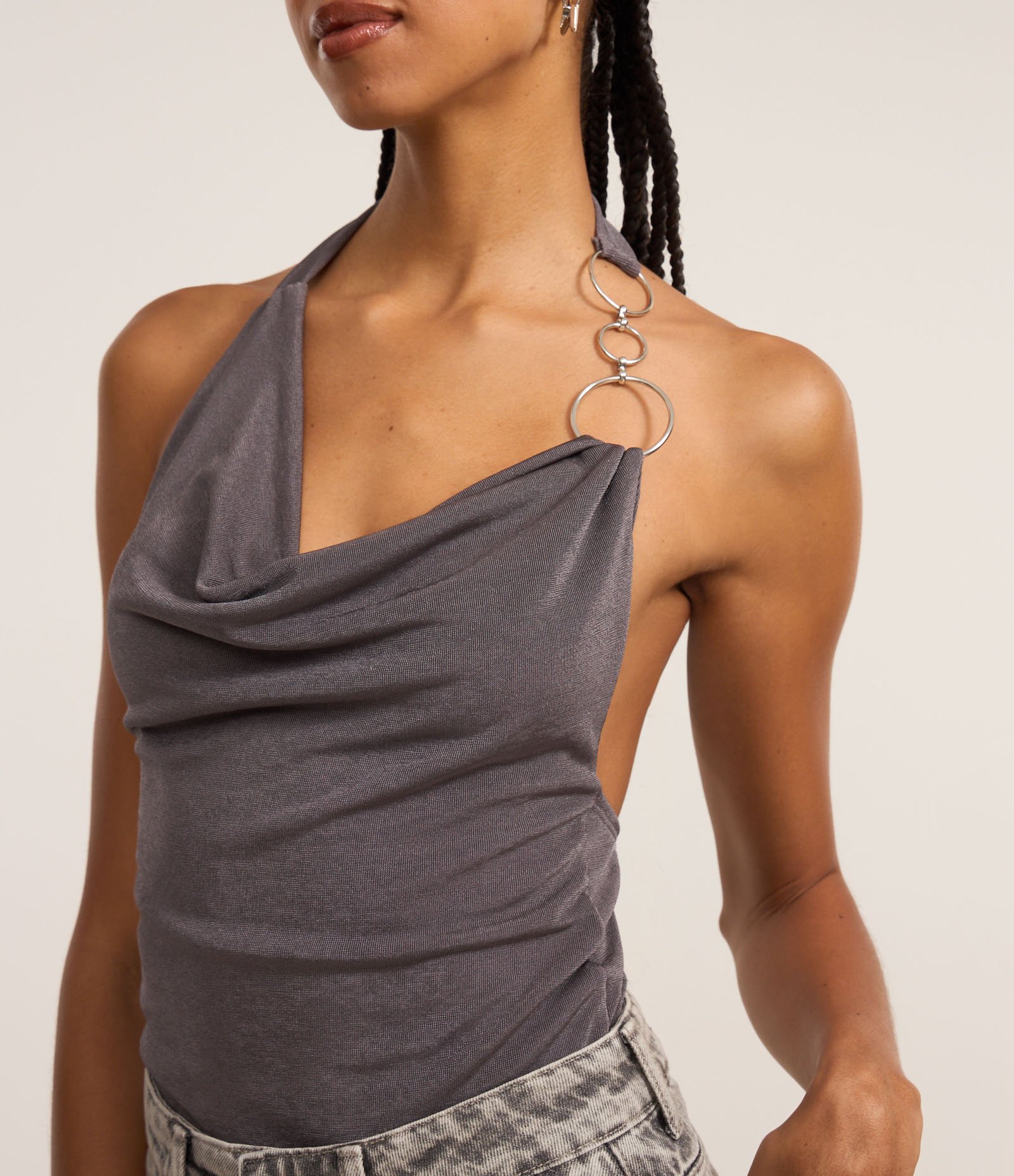 Blusa Frente Única em Microfibra com Decote Degagê Cinza 3