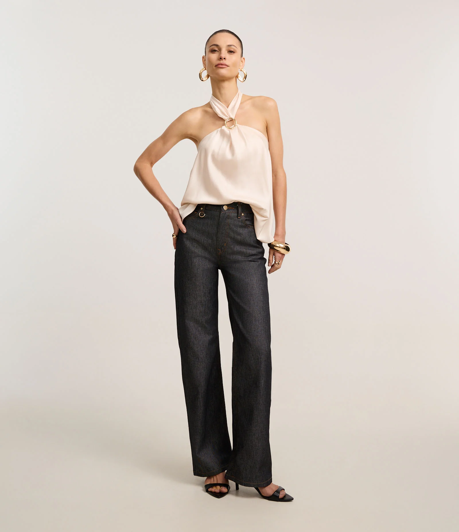 Blusa Frente Única em Cetim com Argola na Gola Cruzada Off White 2