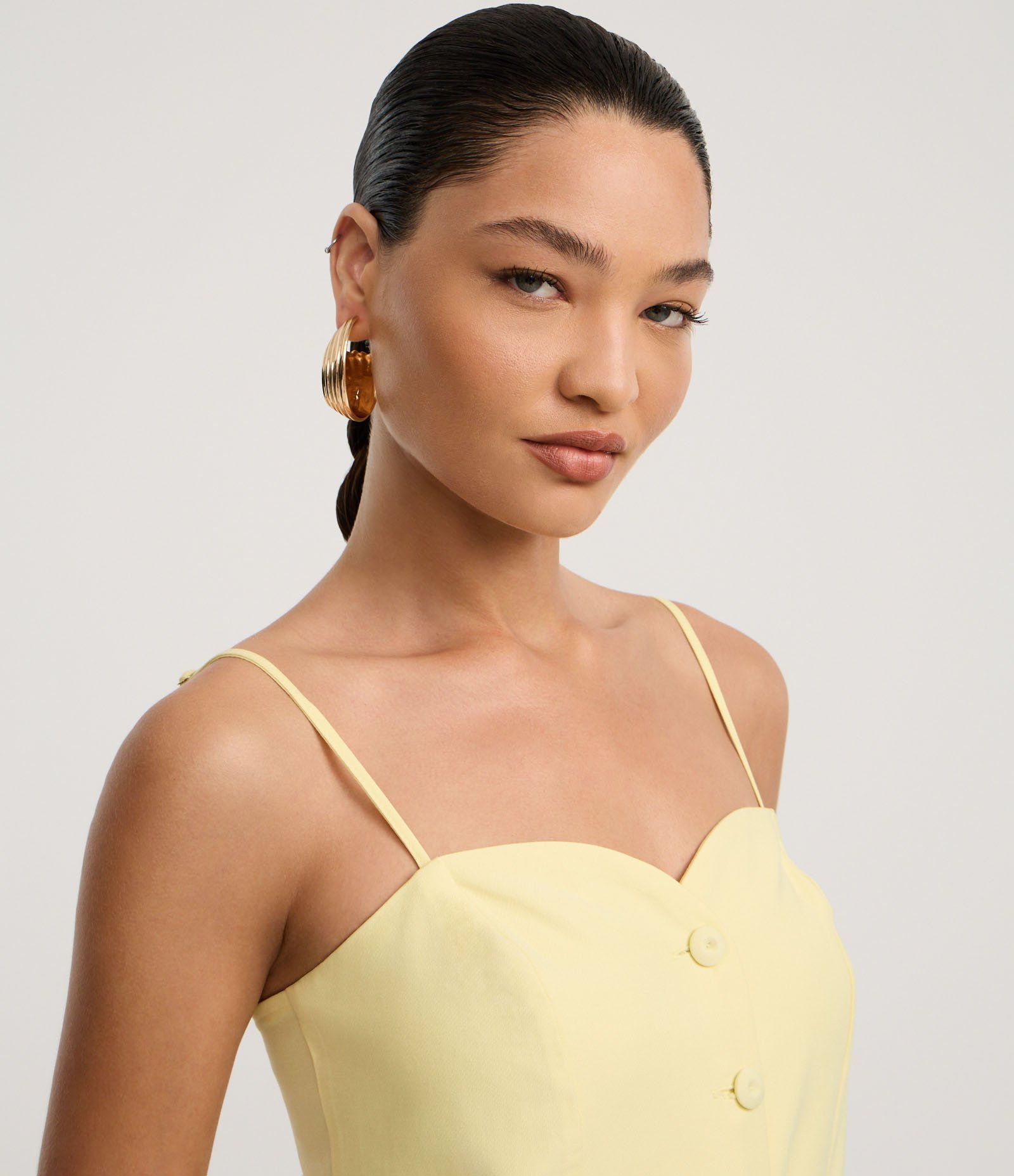 Blusa de Alça em Viscose com Decote Coração e Botões Amarelo 3