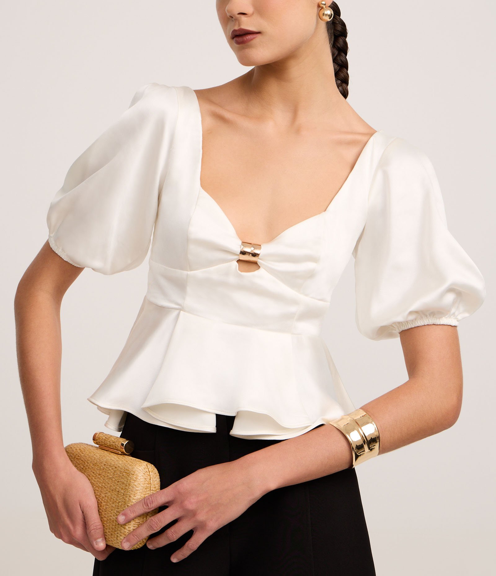 Blusa Peplum Acetinada com Aviamento no Decote Coração Off White 4
