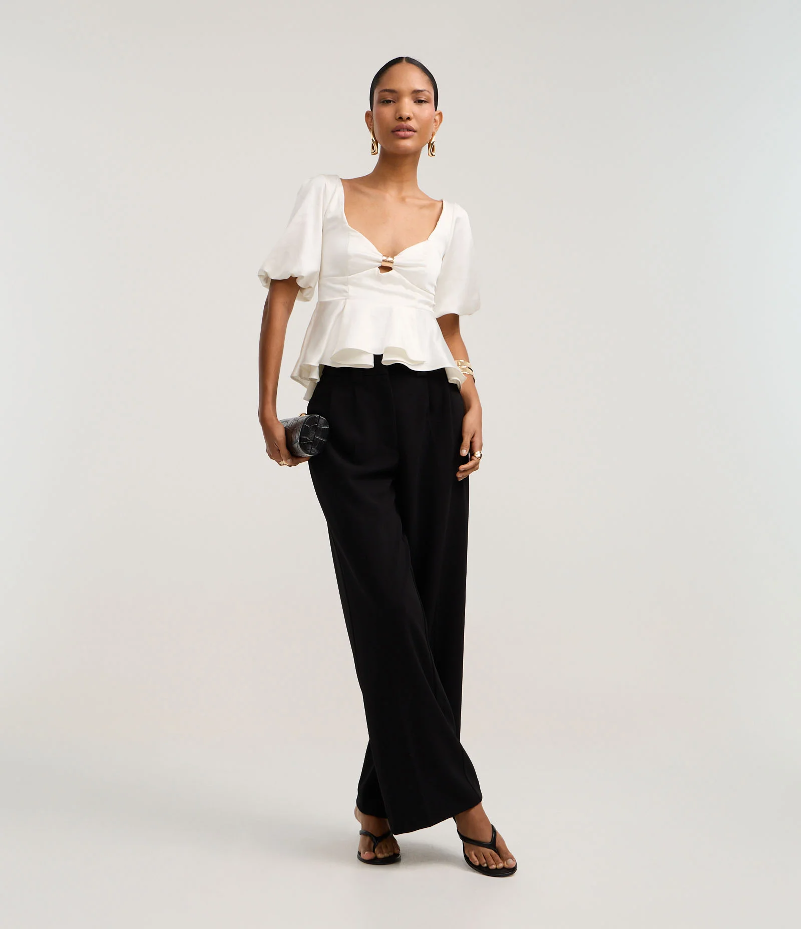 Blusa Peplum Acetinada com Aviamento no Decote Coração Off White 2