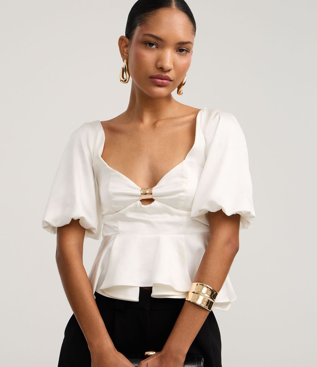 Blusa Peplum Acetinada com Aviamento no Decote Coração Off White