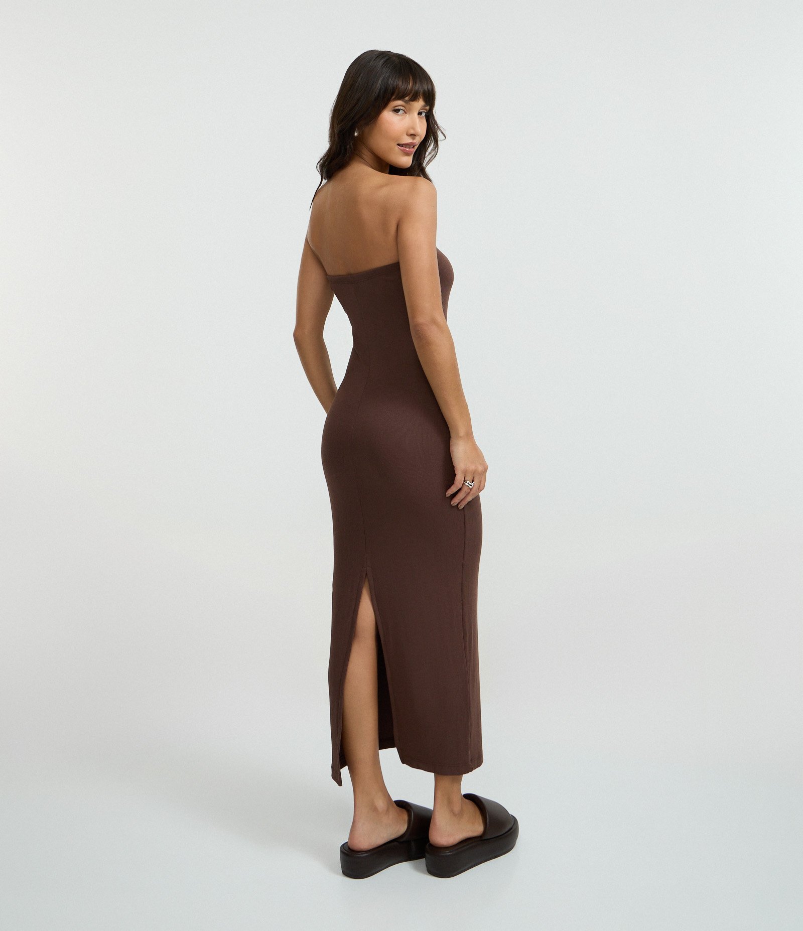 Vestido Sem Manga em Ribana com Fenda Marrom 3