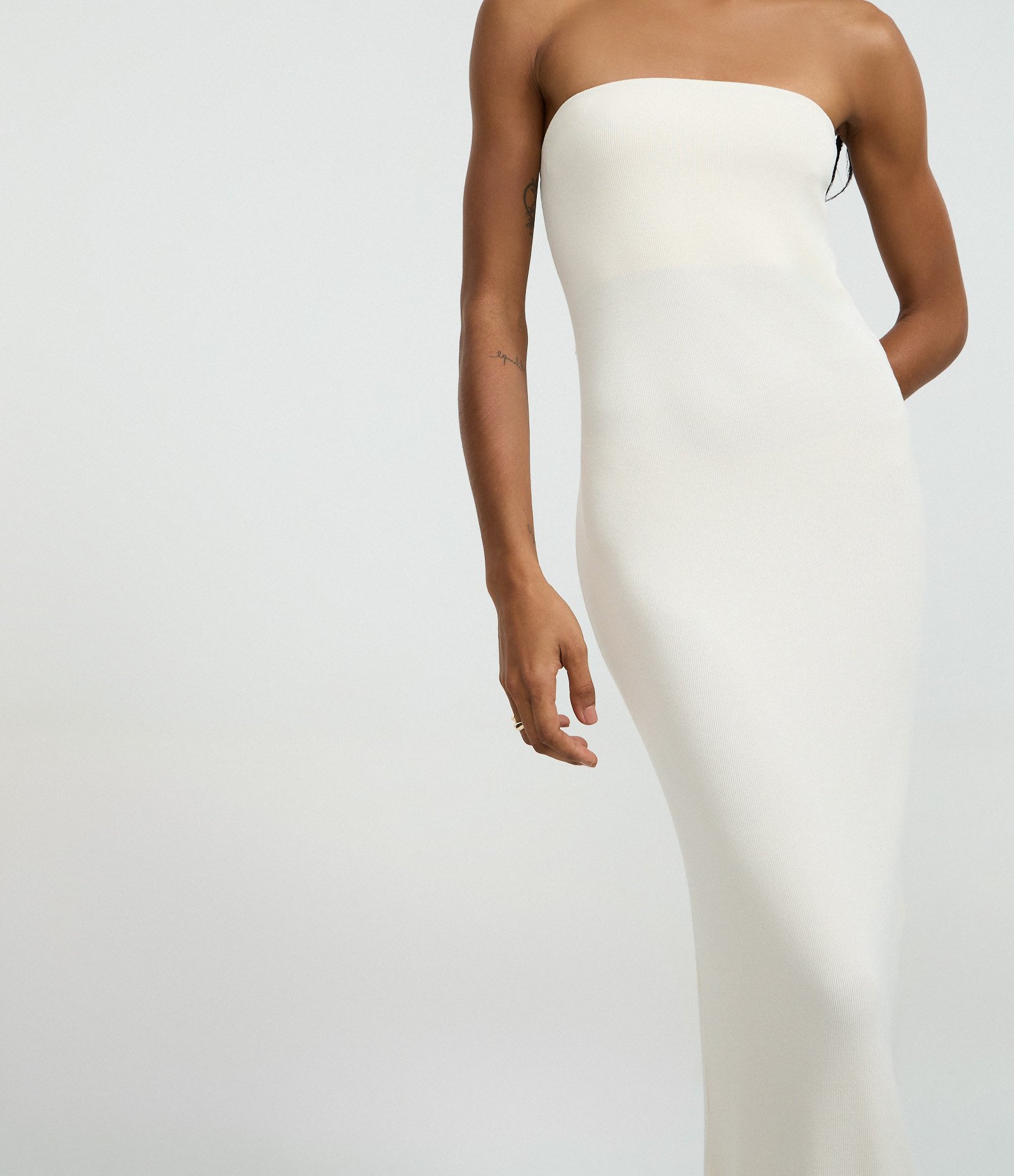 Vestido Sem Manga em Ribana com Fenda Off White 2