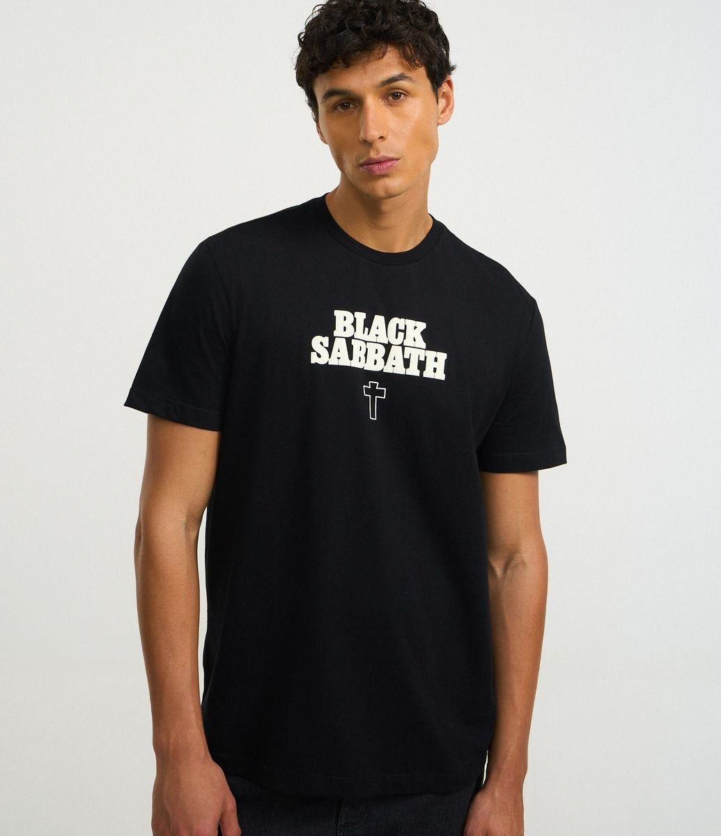 Camiseta em Algodão com Estampa Black Sabbath Preto