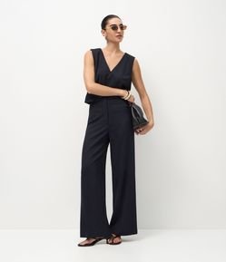 Calça Wide Leg em Ponto Roma com Risca de Giz