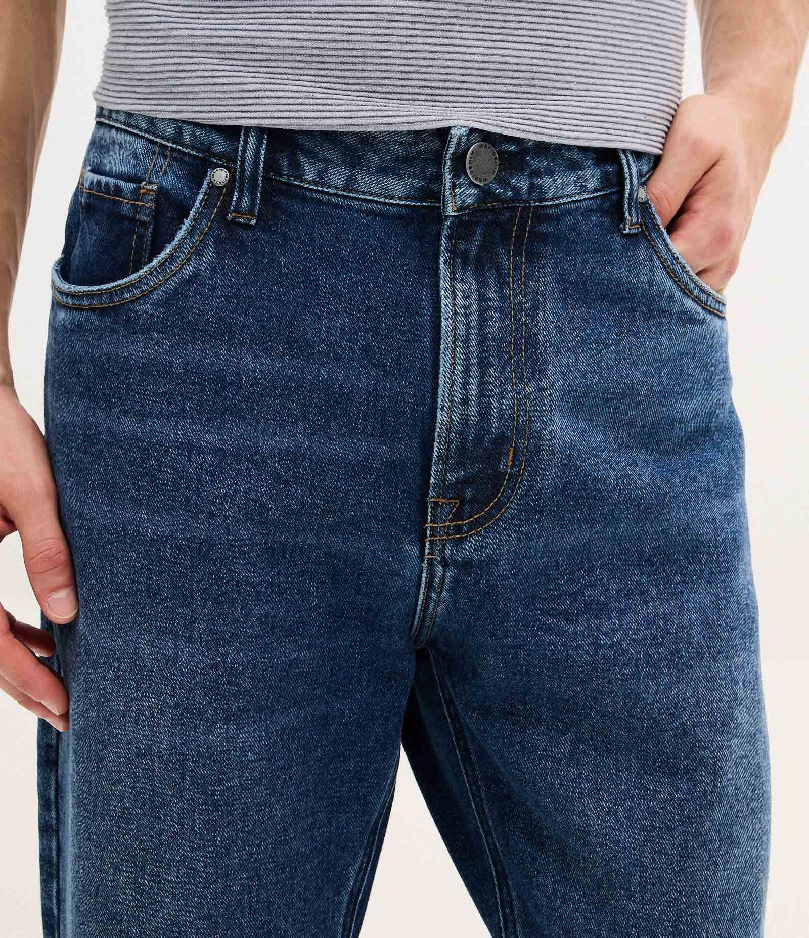 Calça Reta em Jeans com Lavagem Escura Azul Médio 3