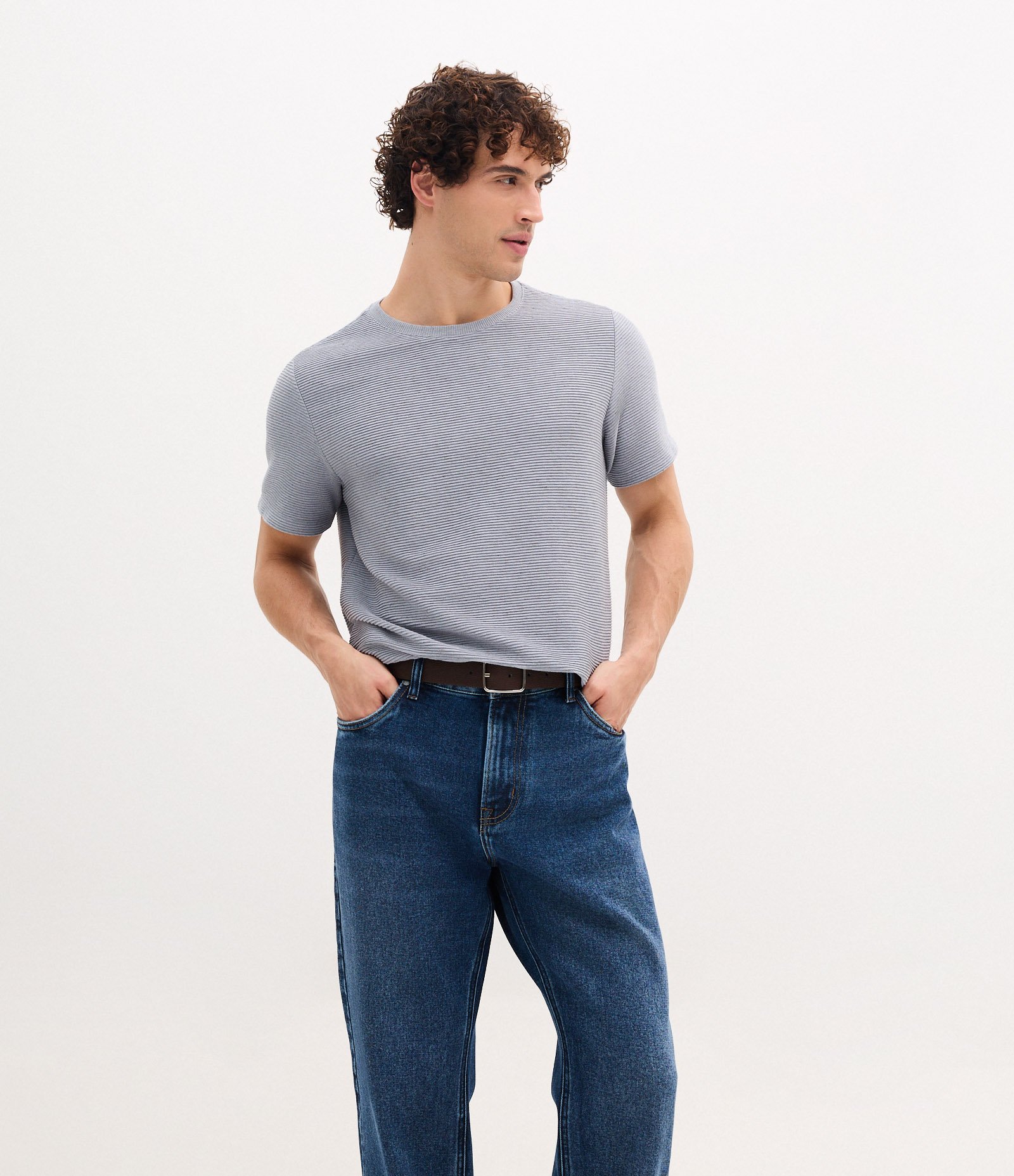 Calça Reta em Jeans com Lavagem Escura Azul Médio 4