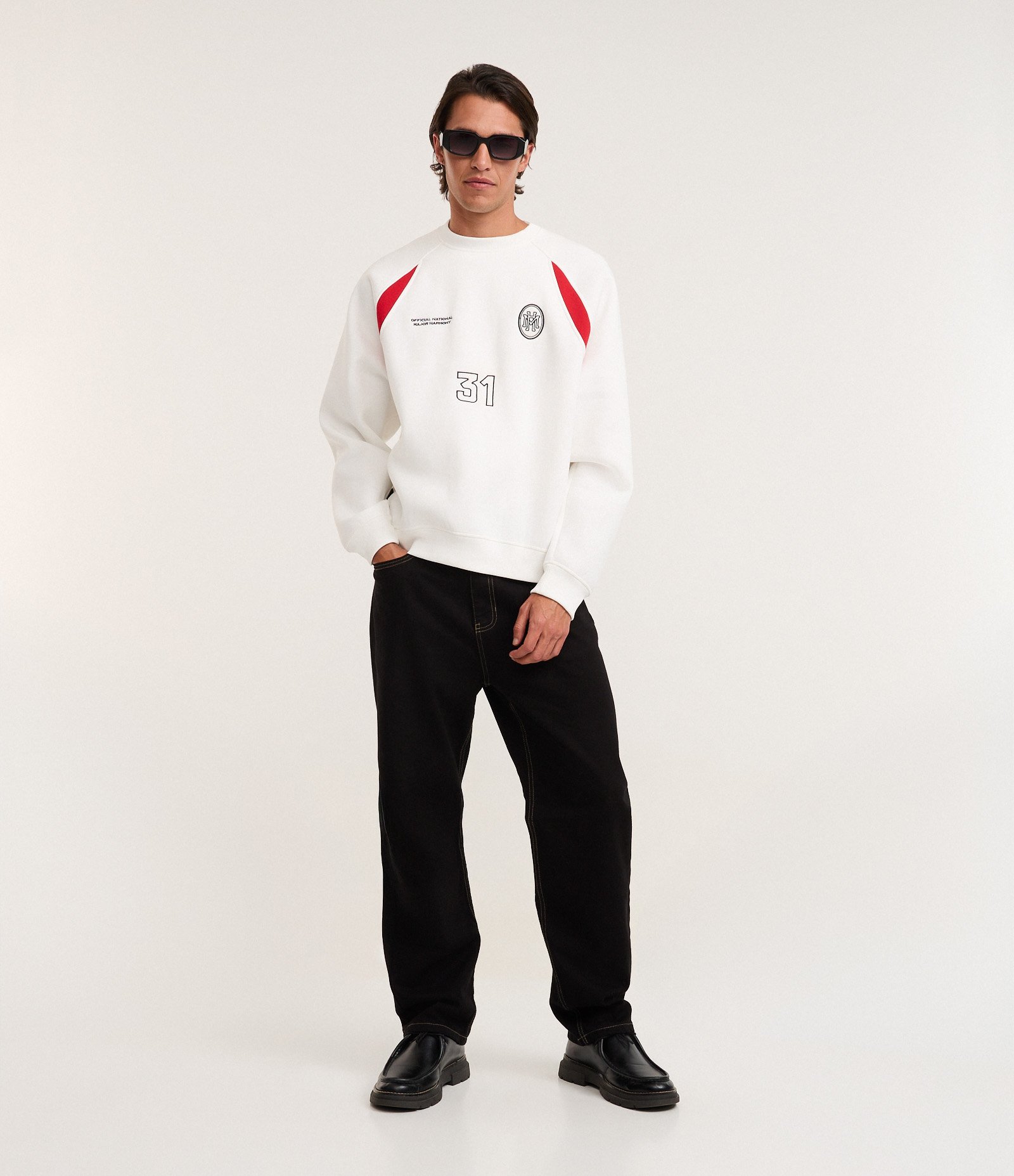 Moletom Boxy Esportivo com Bordados e Recortes Branco 4