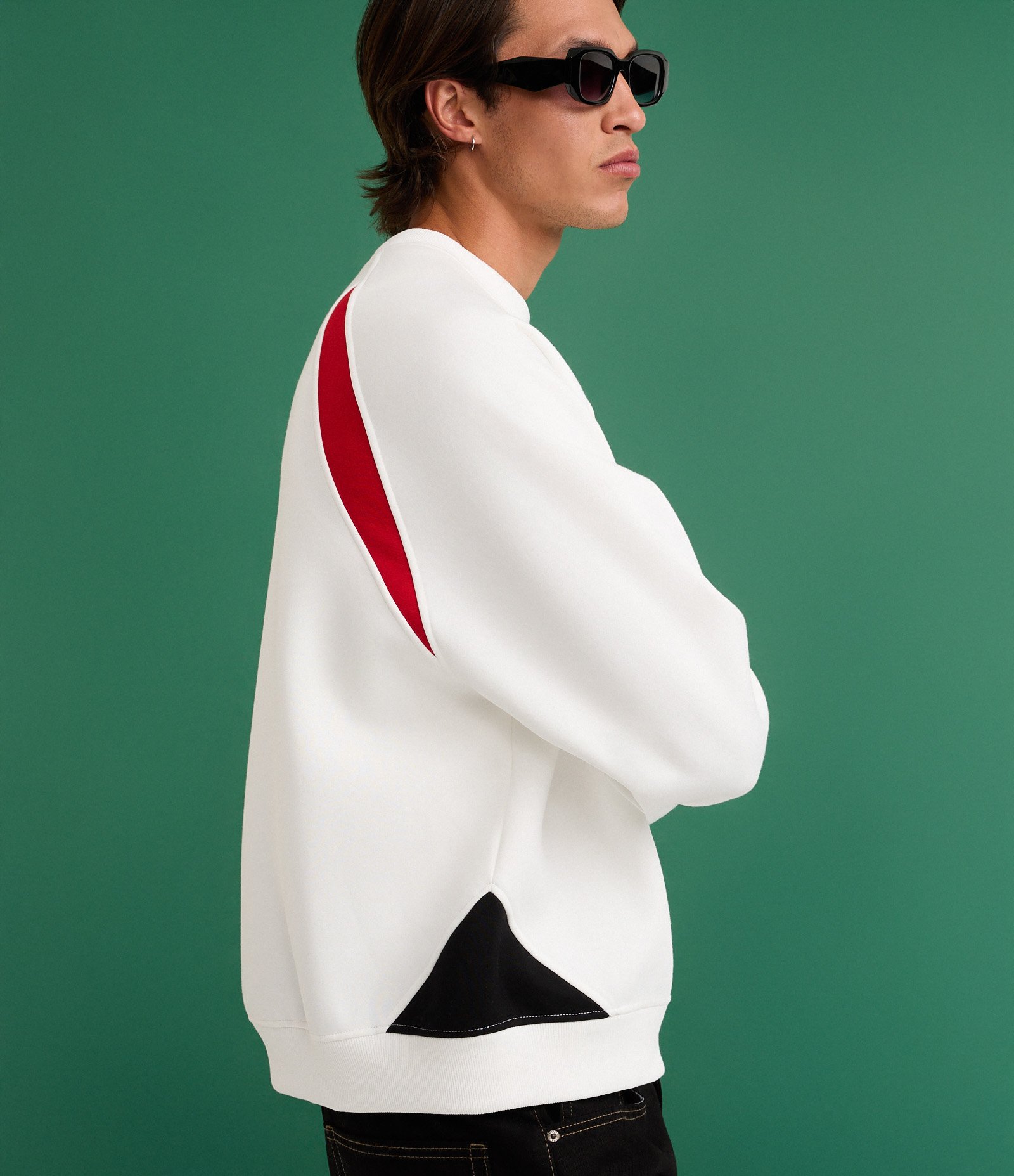 Moletom Boxy Esportivo com Bordados e Recortes Branco 8