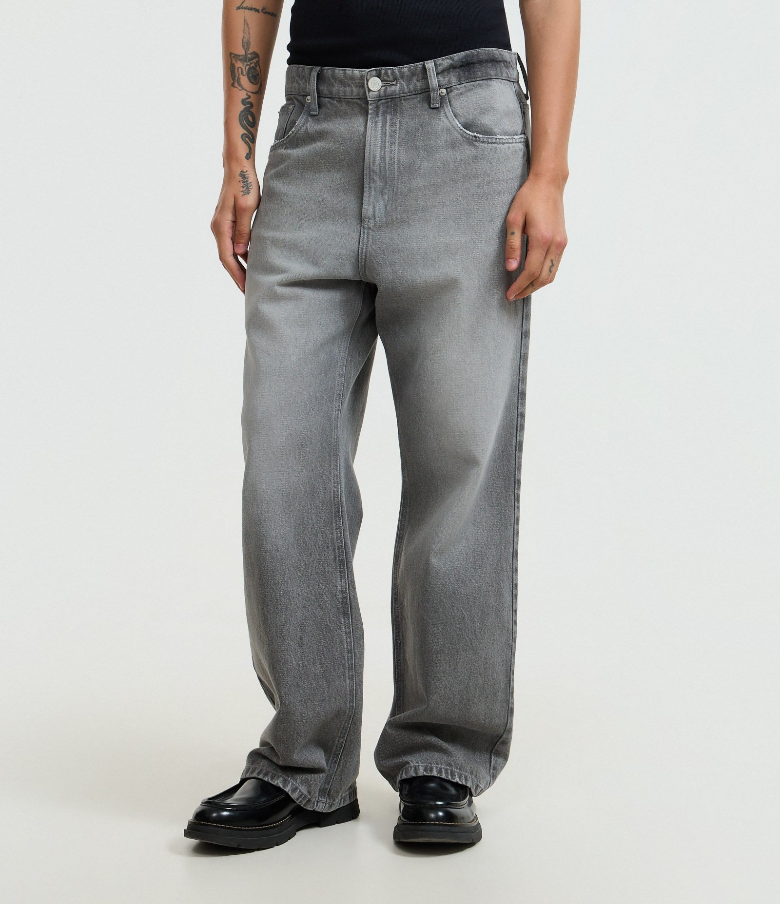 Calça Baggy Flare em Jeans Cinza 2