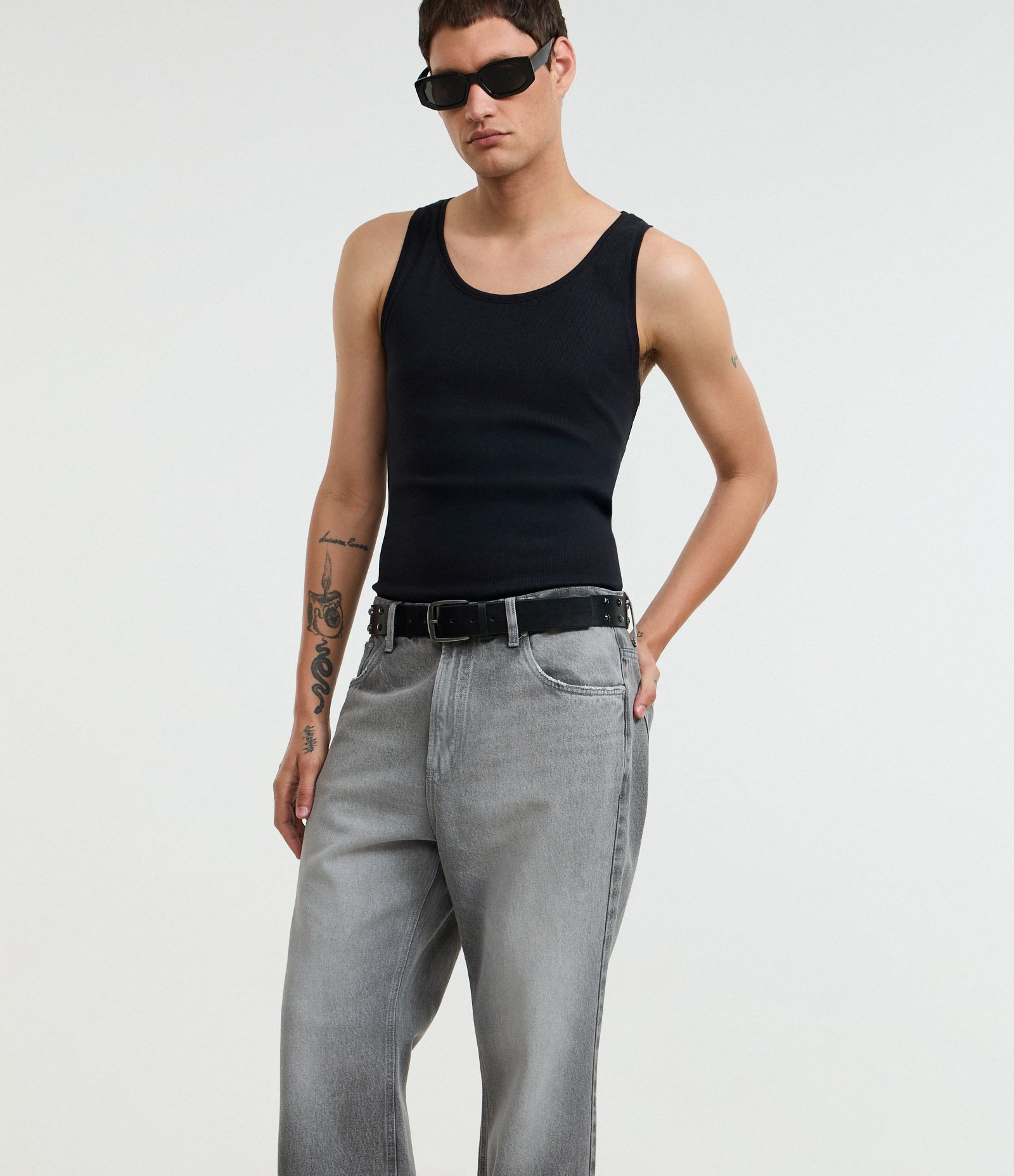 Calça Baggy Flare em Jeans Cinza 4