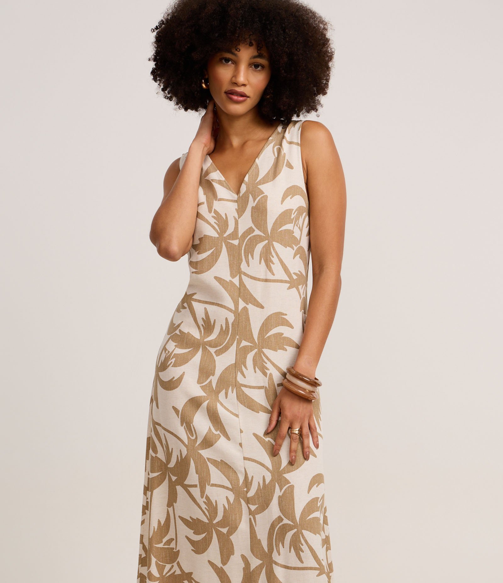 Vestido Evasê Midi em Viscolinho com Estampa Folhagem Marrom/Off White 1