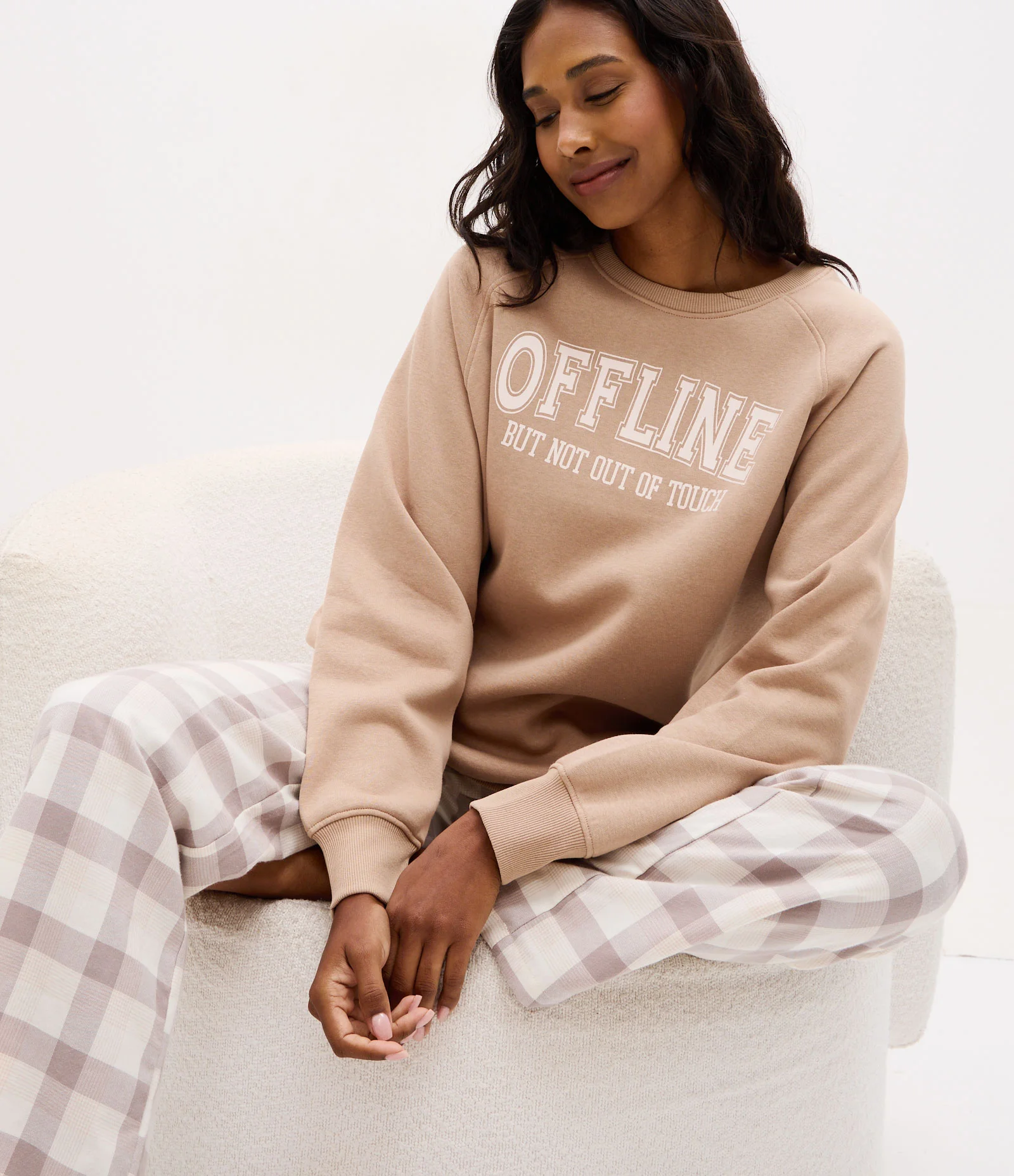 Blusa Regular em Moletom com Lettering Offline Bege 1