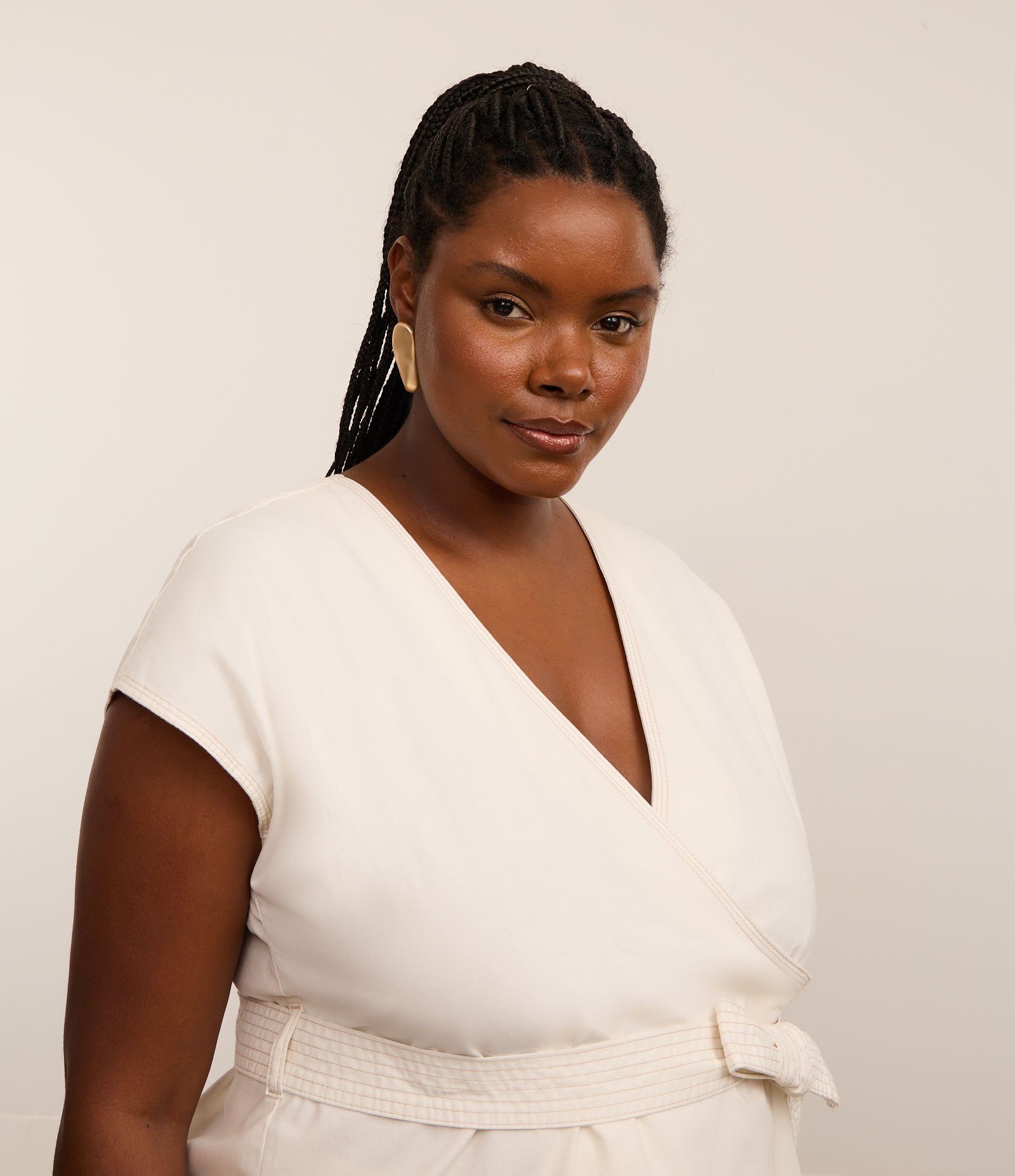 Blusa em Sarja Transpassada com Faixa para Amarração Off White 3