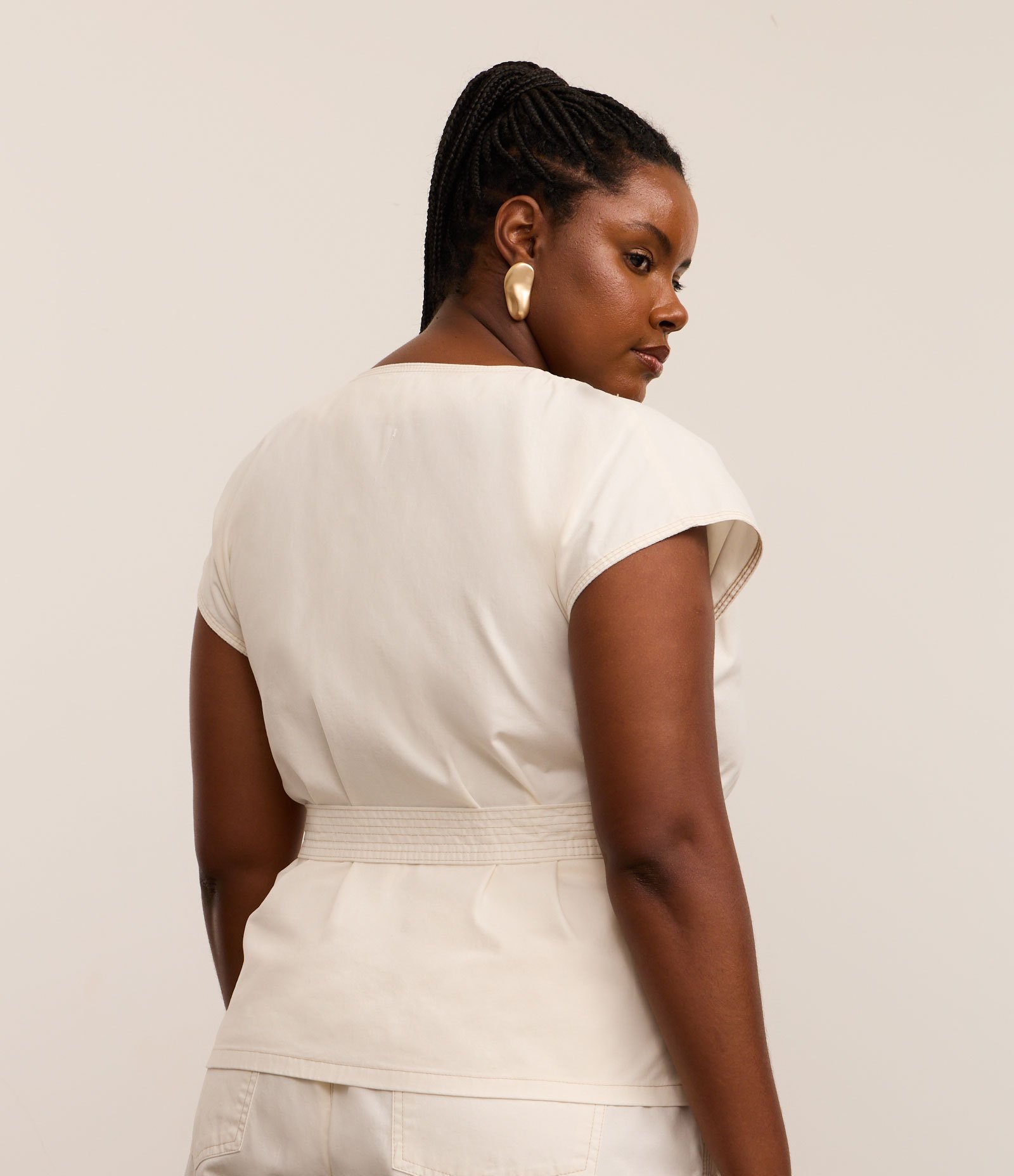 Blusa em Sarja Transpassada com Faixa para Amarração Off White 5
