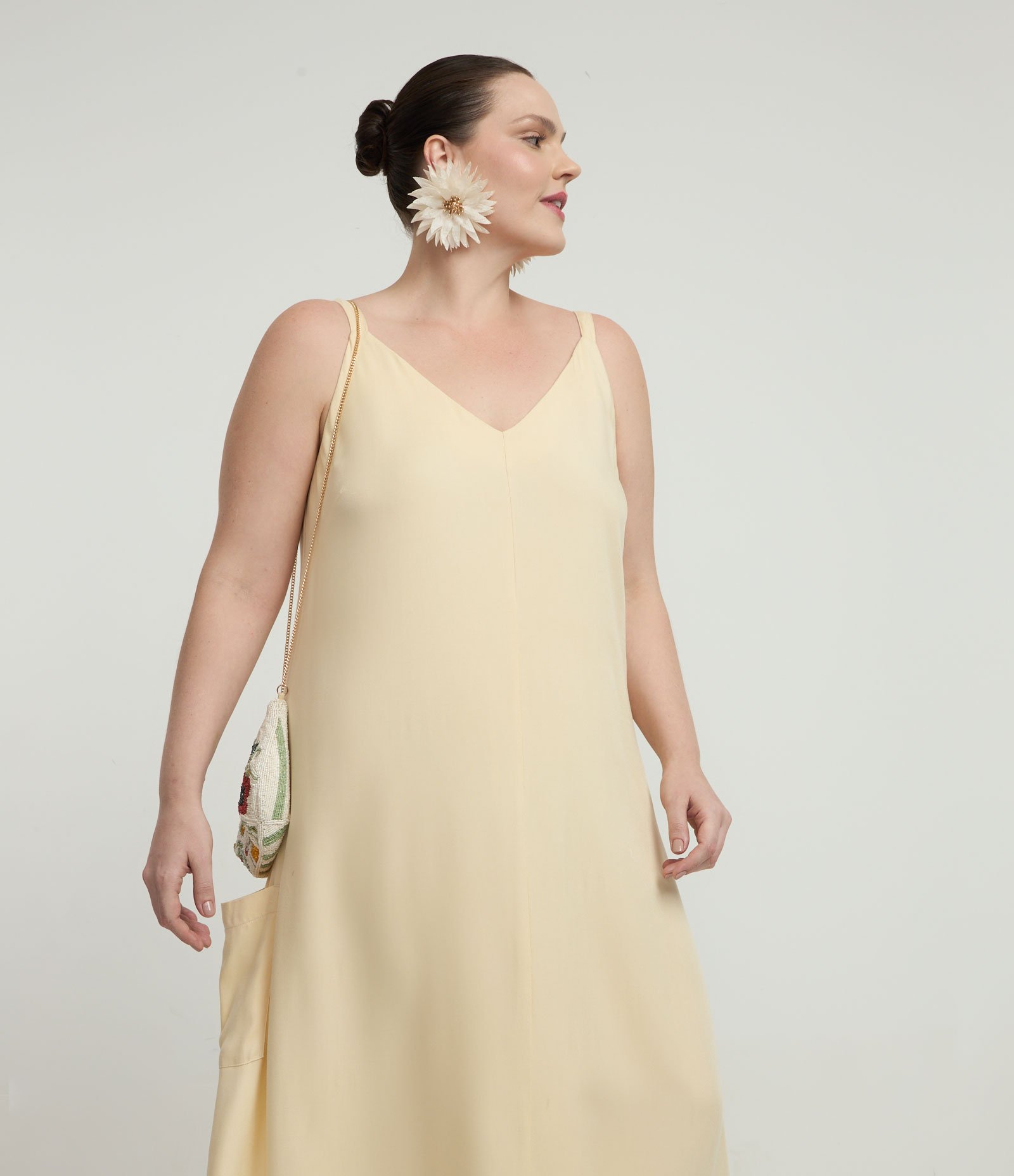 Vestido Longo Regata em Viscose com Bolsos Curve & Plus Size Amarelo Manteiga 2