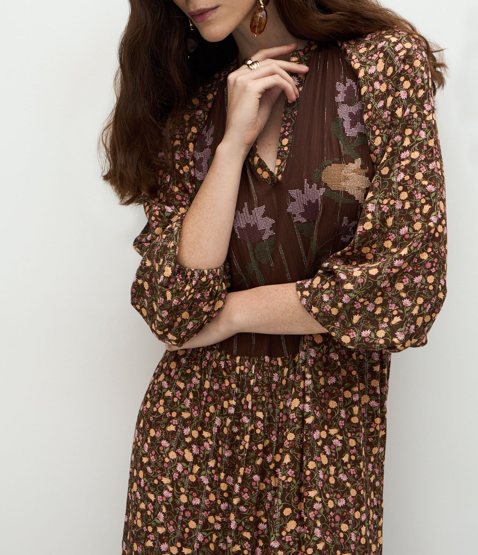 Vestido Midi em Viscose com Bordado e Estampa Floral Marrom 4