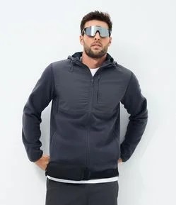 Blusão Masculino Fleece com Capuz e Recorte em Tecido Plano