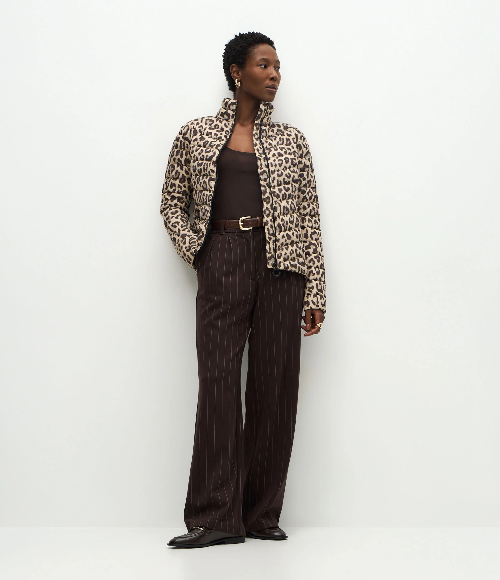 Jaqueta Puffer Ultra Leve com Gola Alta e Estampa Animal Print Bege 2
