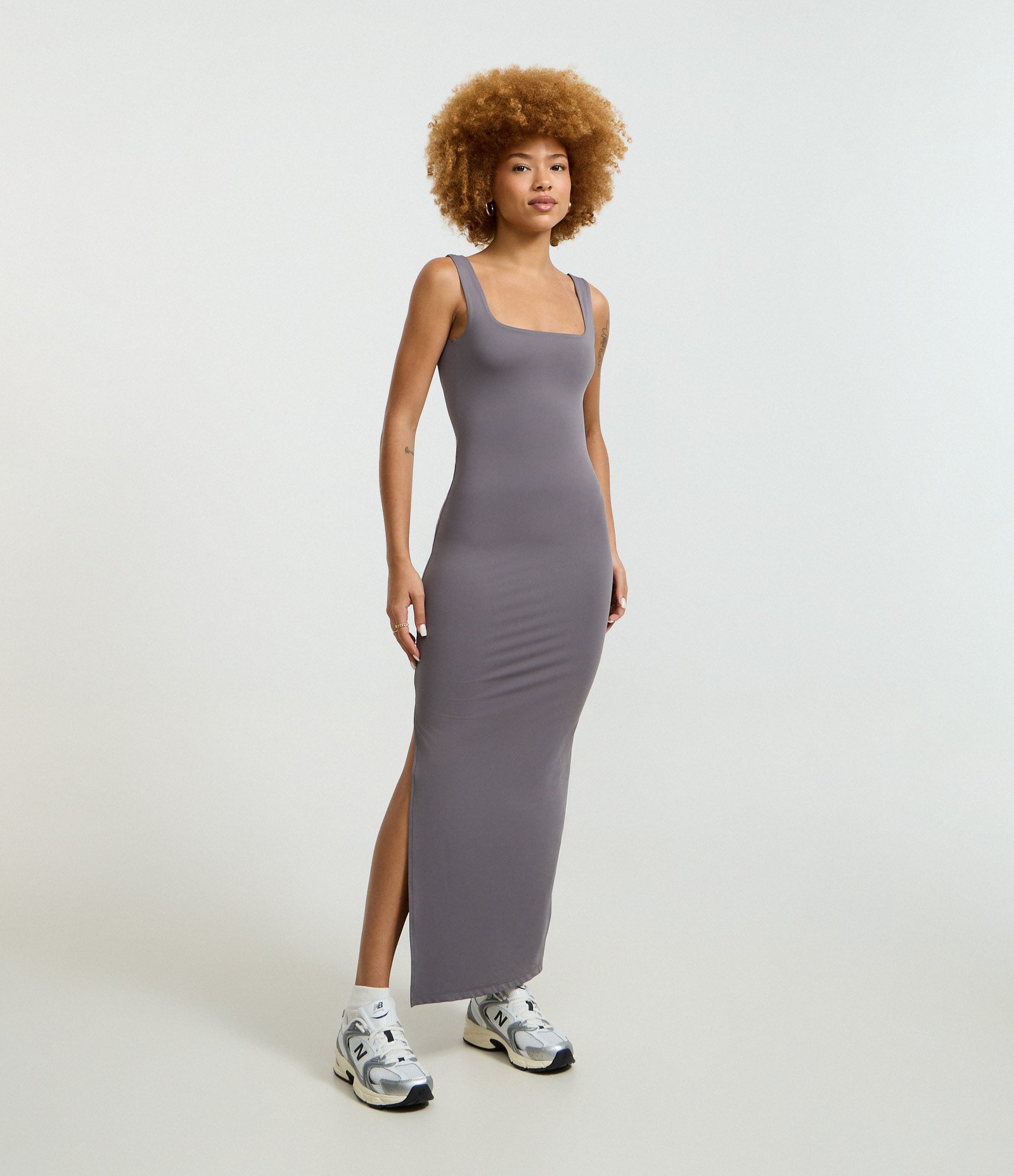 Vestido Long Midi em Poliamida com Decote nas Costas Cinza 1