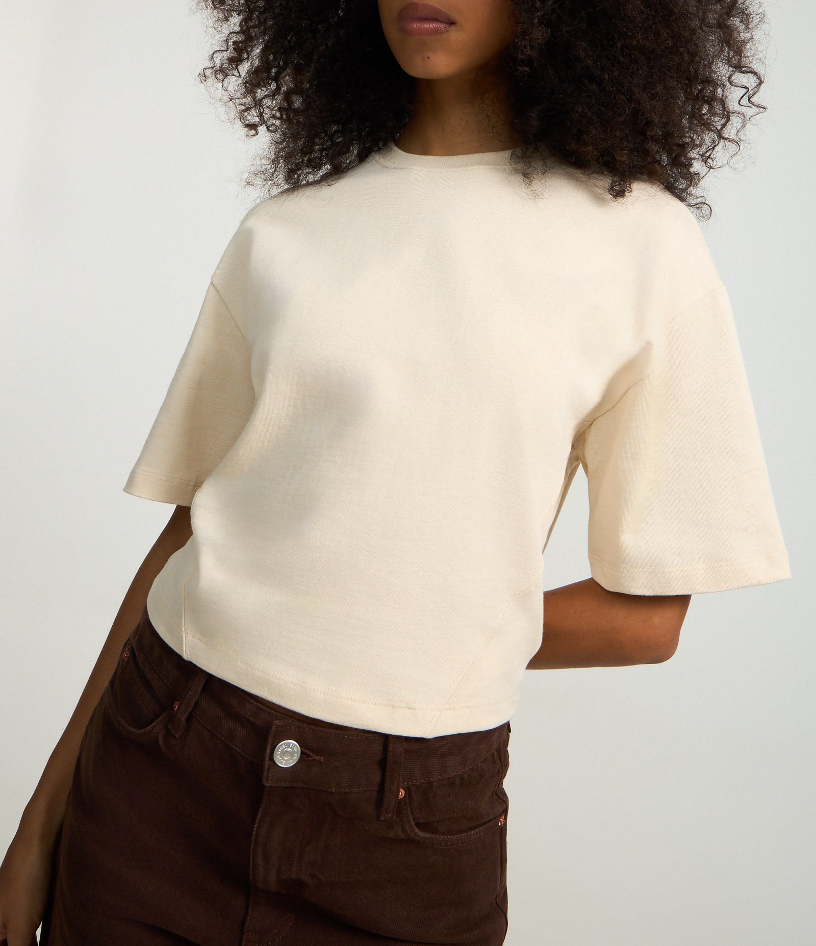 Blusa Básica em Algodão com Barra Ajustada Bege 4