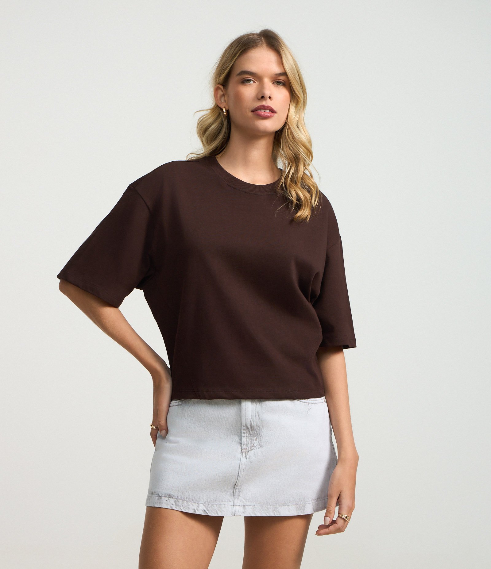 Blusa Básica em Algodão com Barra Ajustada Marrom 1