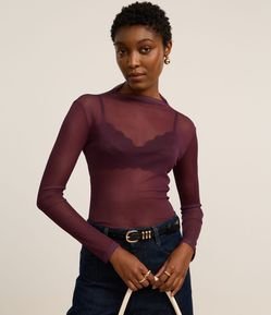 Blusa em Tule com Gola Alta e Leve Transparência