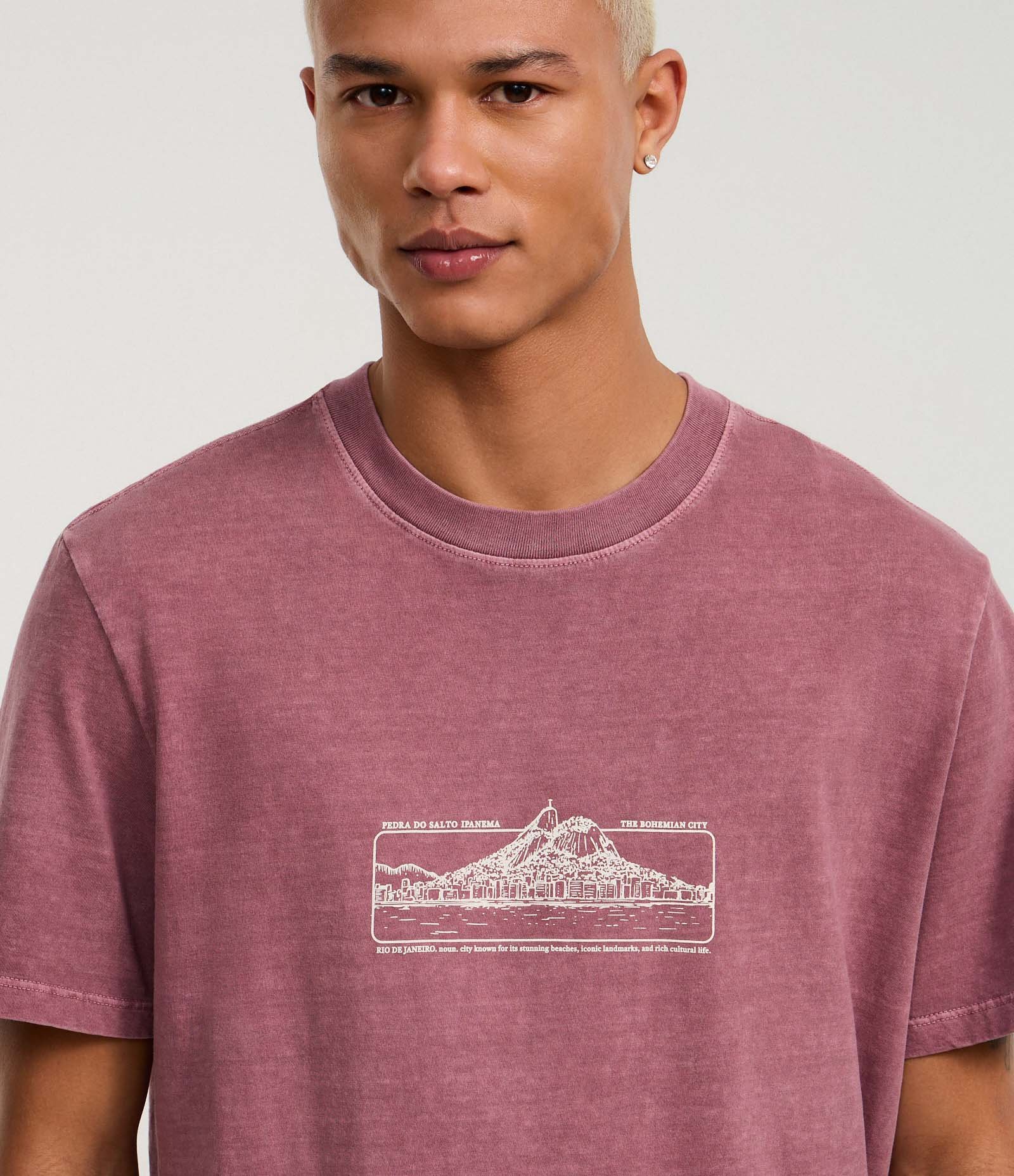 Camiseta Comfort em Algodão com Estampa de Praia Rio de Janeiro Estonada Roxo 3