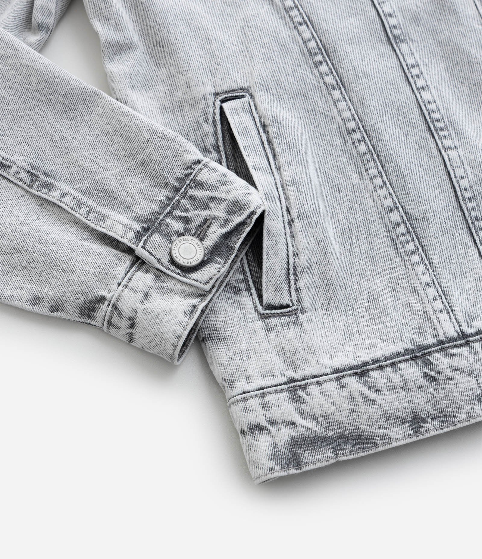 Jaqueta Regular em Jeans Estonada Cinza 4